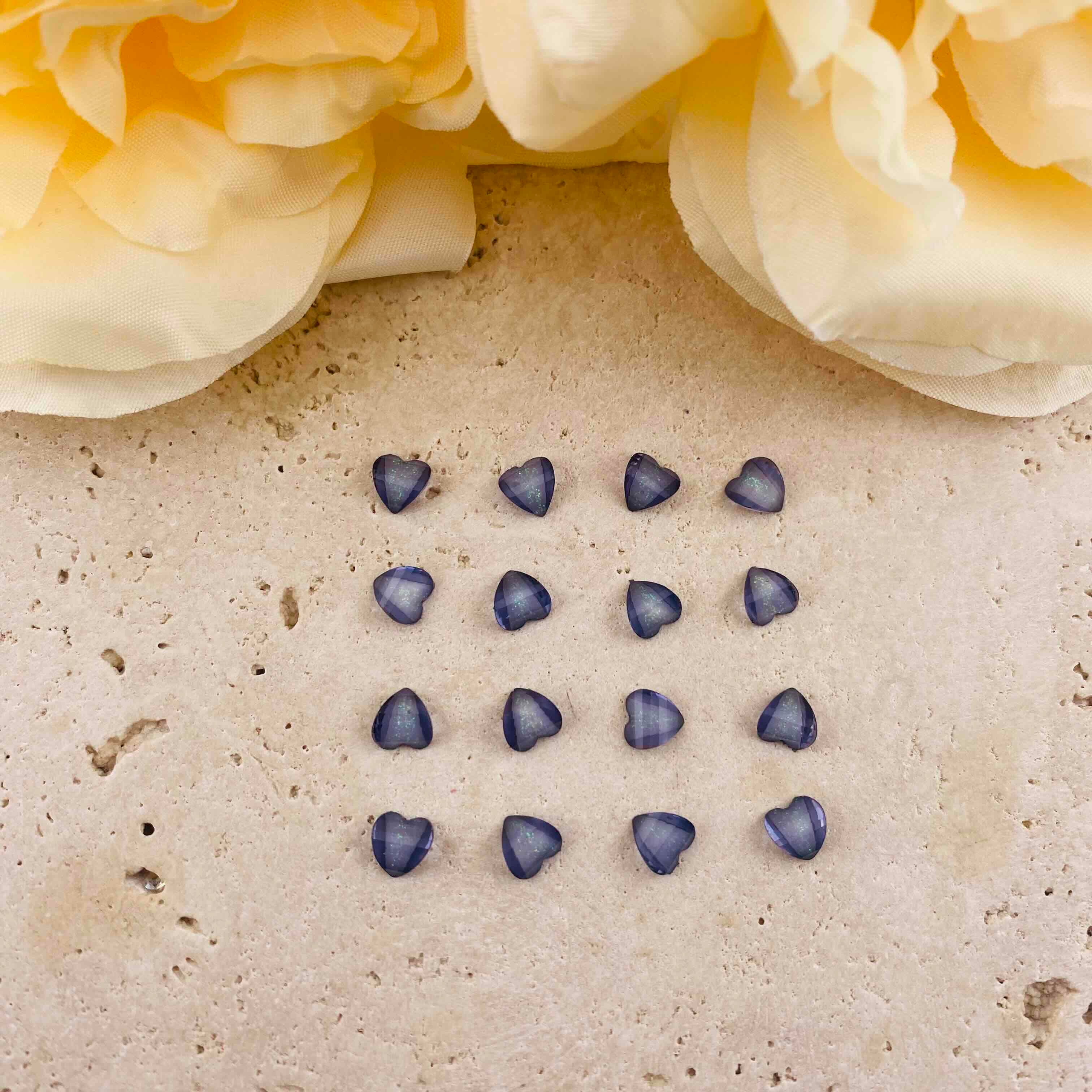FS19875-6mm Heart Petal Charms