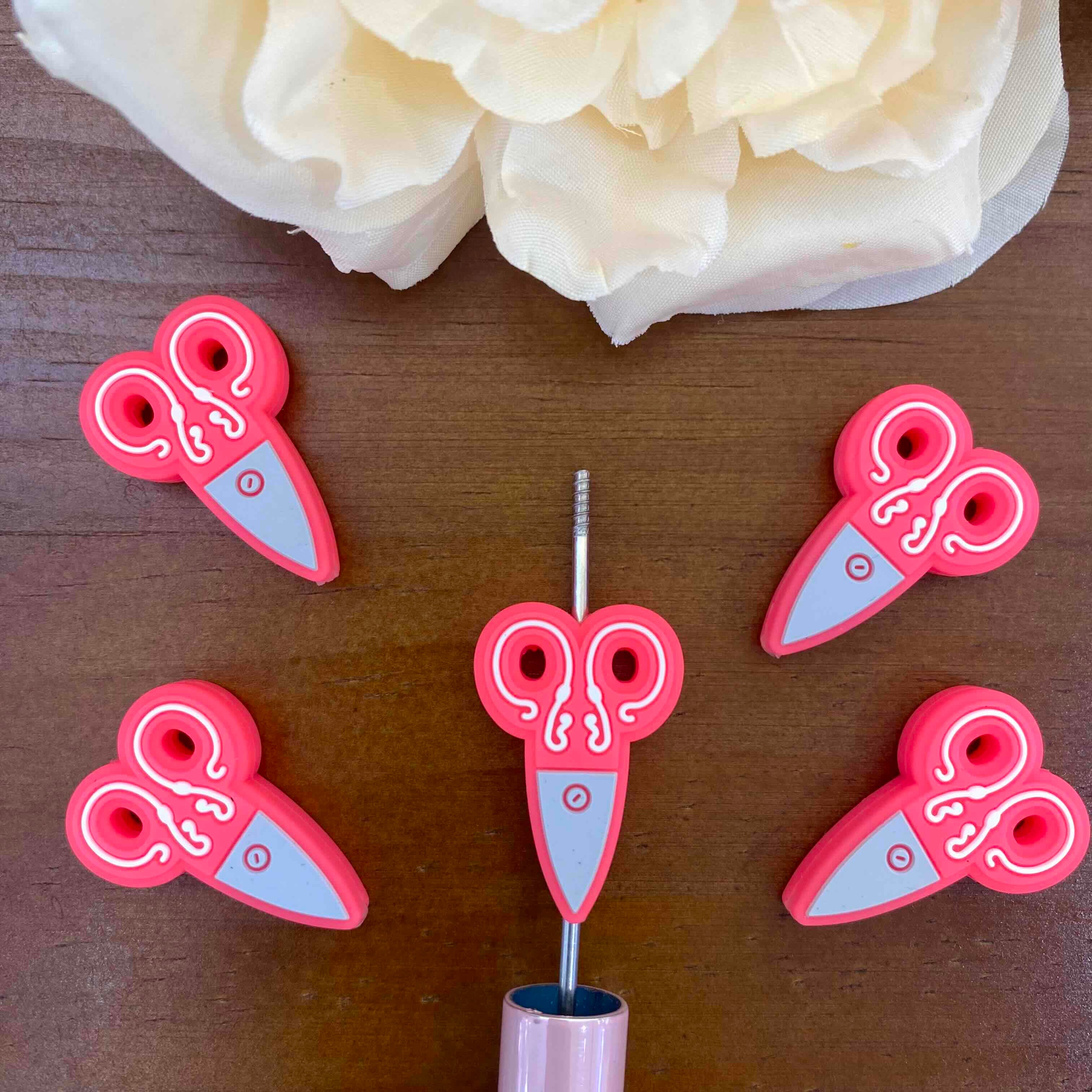 FS20164-Ornate Scissors Flat Silicone Focal Beads