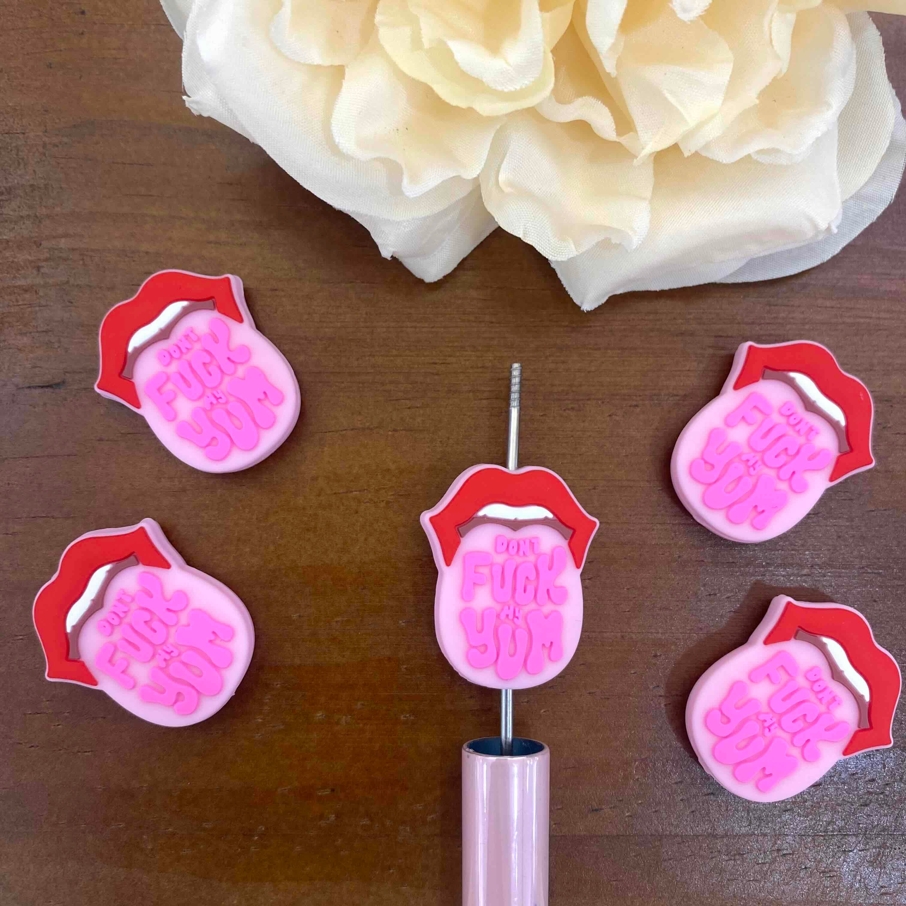 FS20107-Sassy Lips Saying Flat Silicone Focal Beads