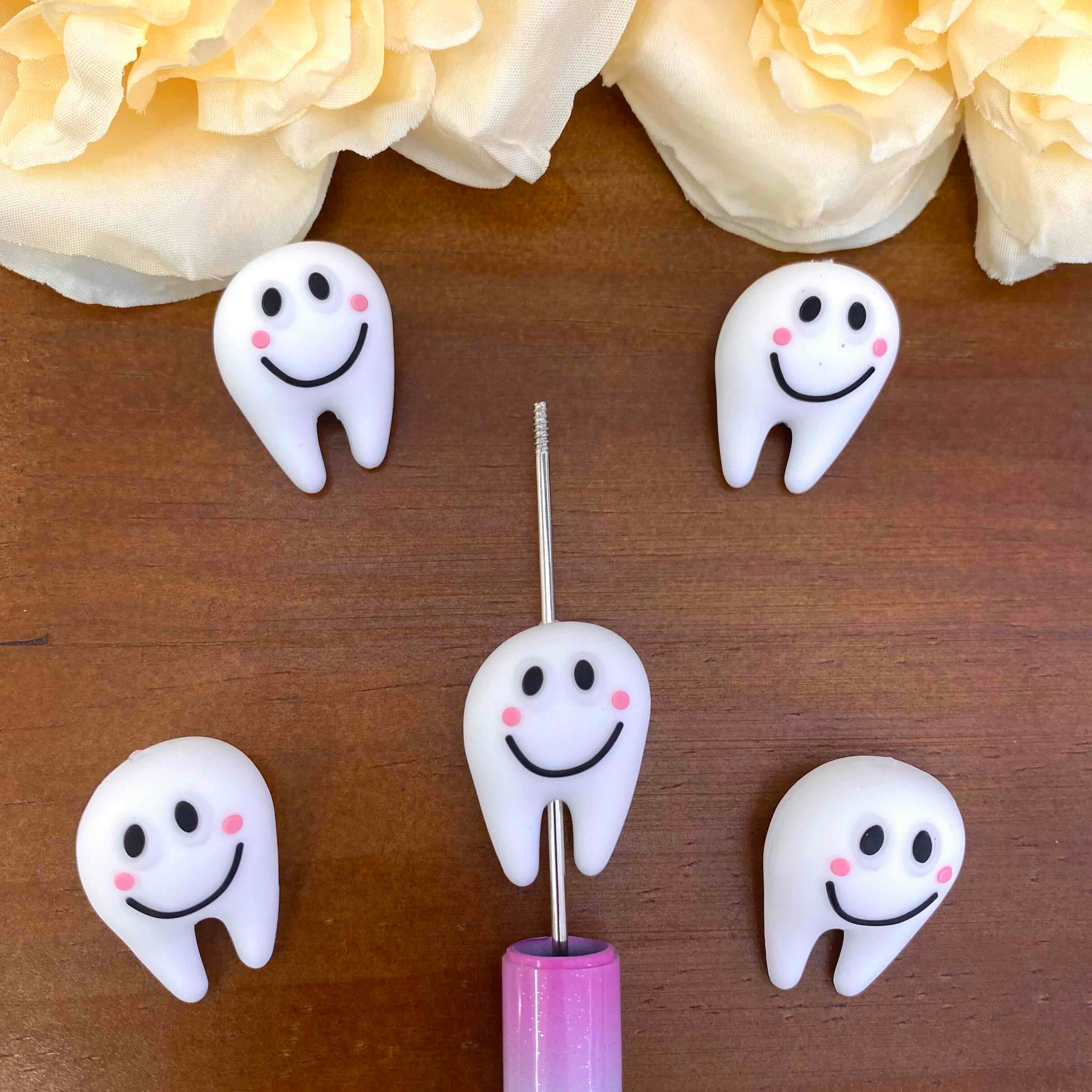 FS20546-3D Smiley Tooth Silicone Focal Beads
