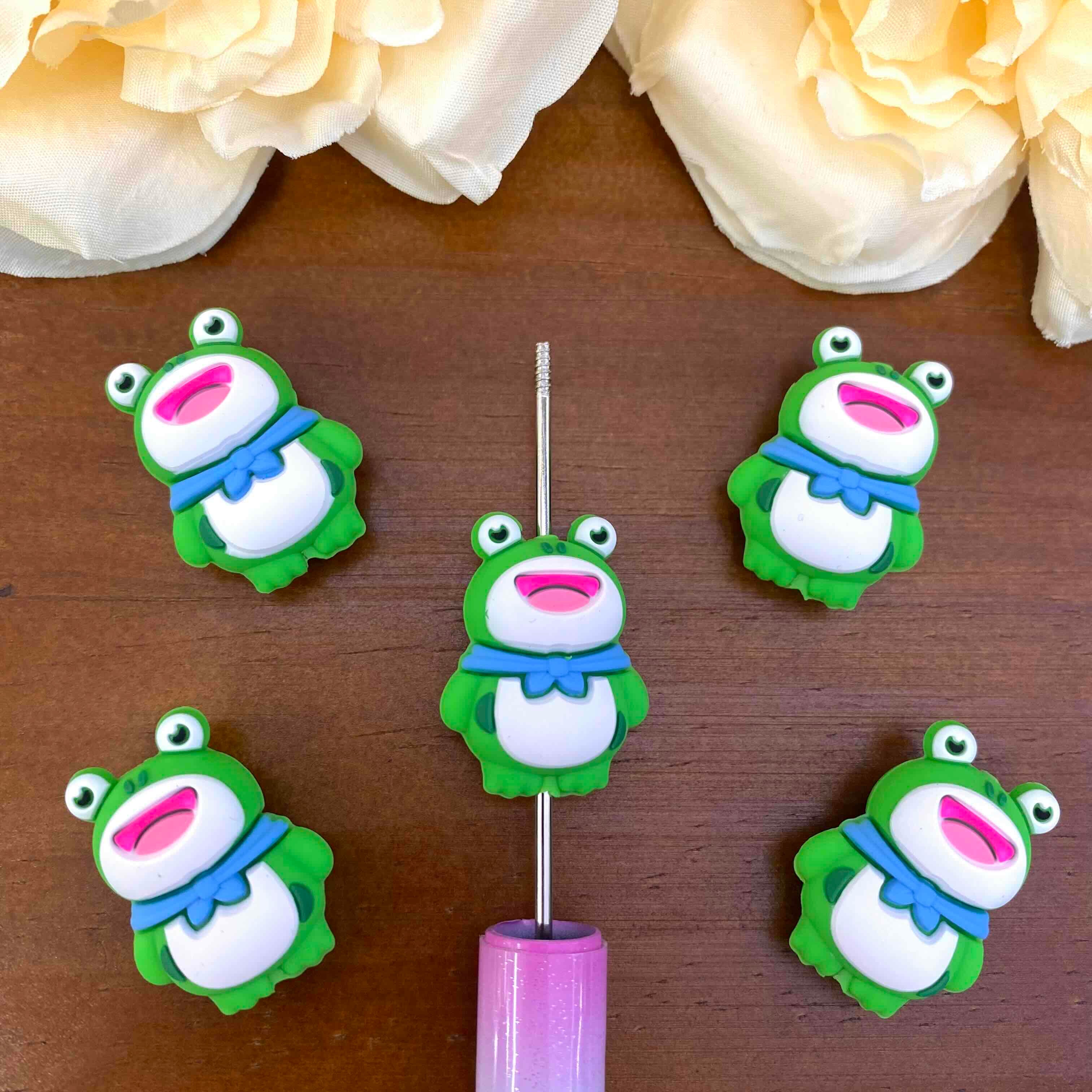 FS20558-3D Frog Whit Scarf Silicone Focal Beads