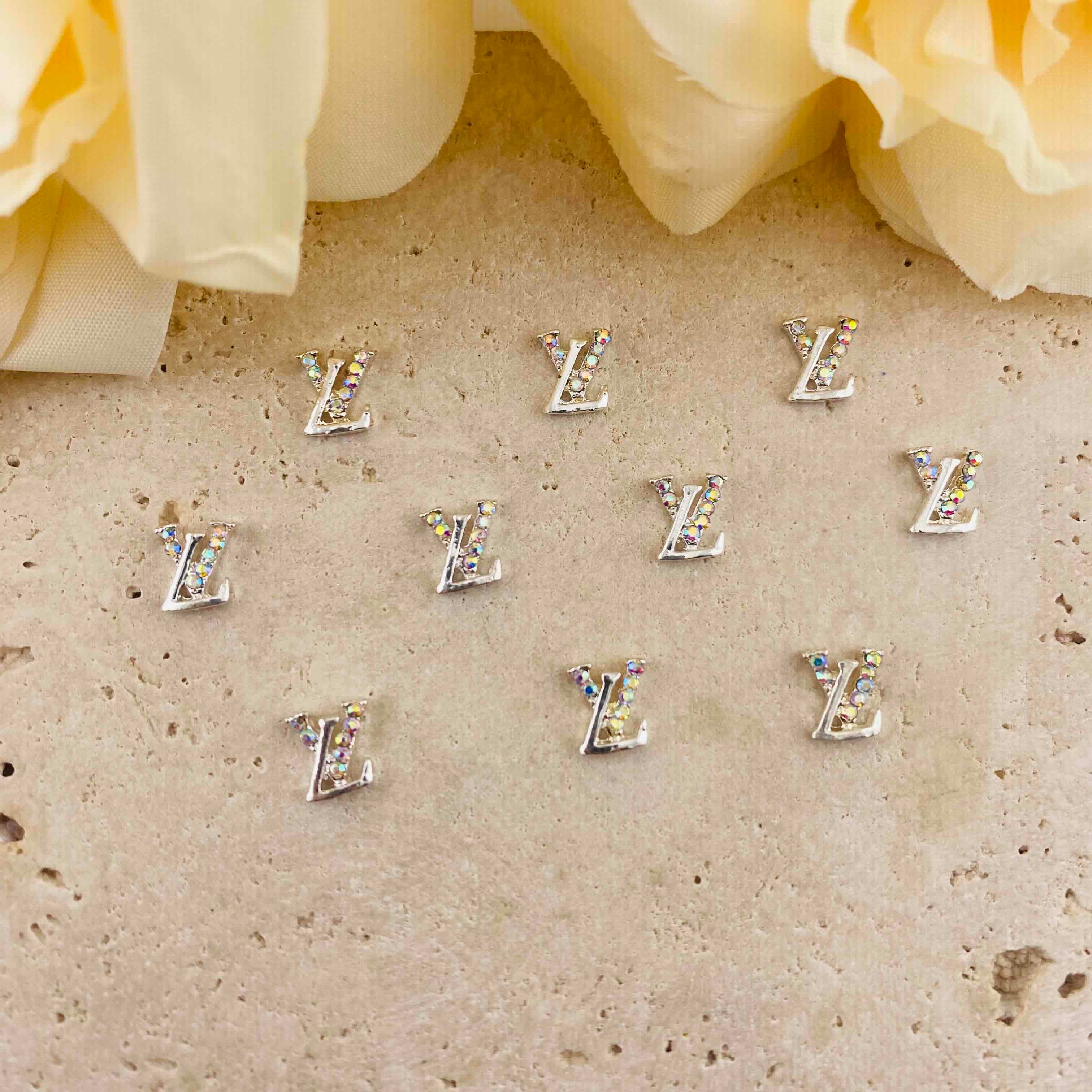 FS4602-  About 8×8mm LV AB Rhinestone Metal Nail Charms