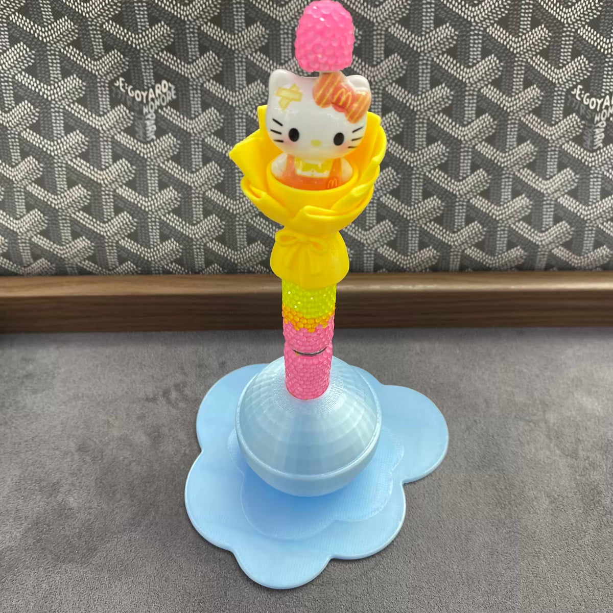 Flower Round Pen Holer
