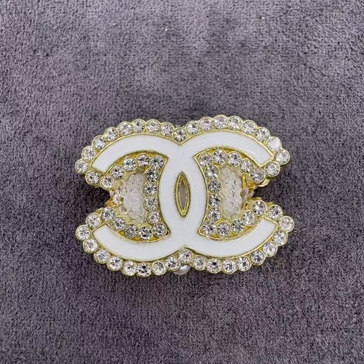 Multi‑color Silver‑Tone Or Gold‑Tone Scalloped‑Edge Interlocking‑C Rhinestone Metal Sugar Beads