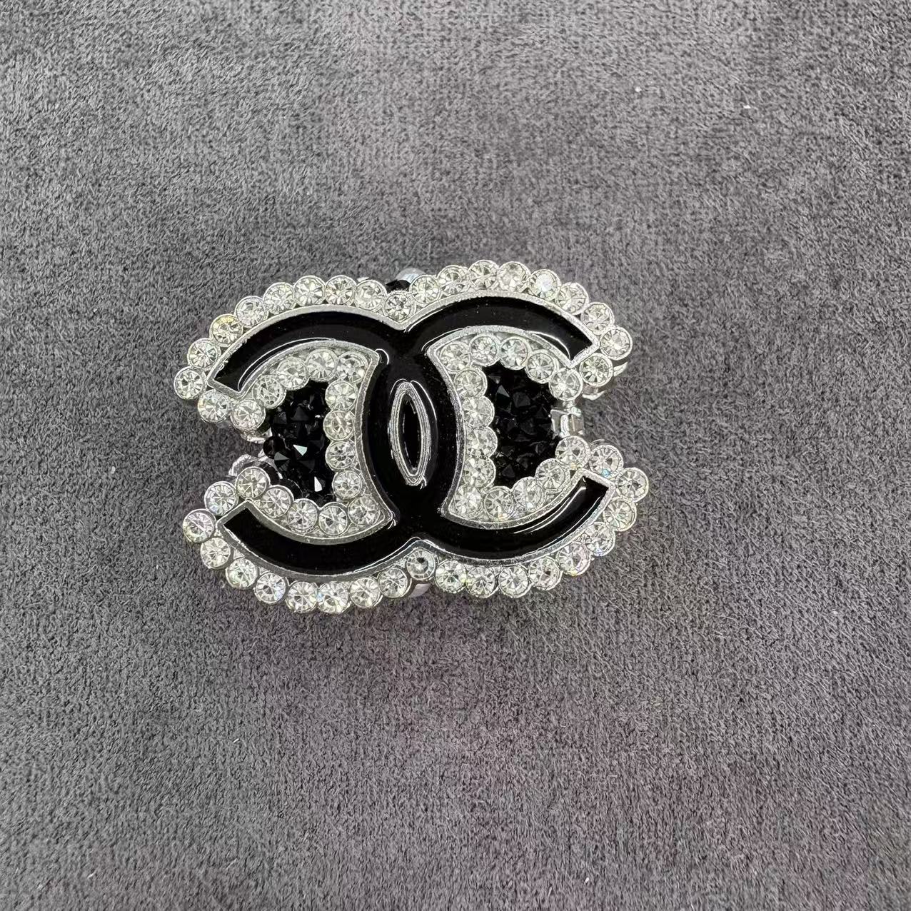 Multi‑color Silver‑Tone Or Gold‑Tone Scalloped‑Edge Interlocking‑C Rhinestone Metal Sugar Beads