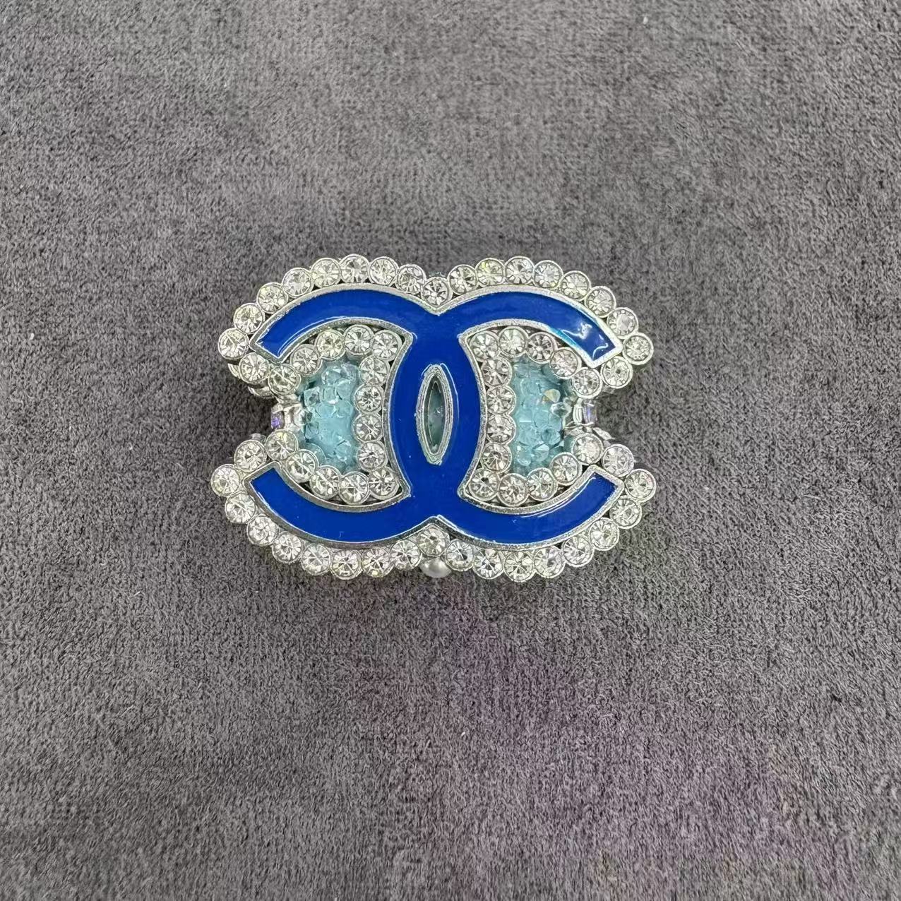 Multi‑color Silver‑Tone Or Gold‑Tone Scalloped‑Edge Interlocking‑C Rhinestone Metal Sugar Beads