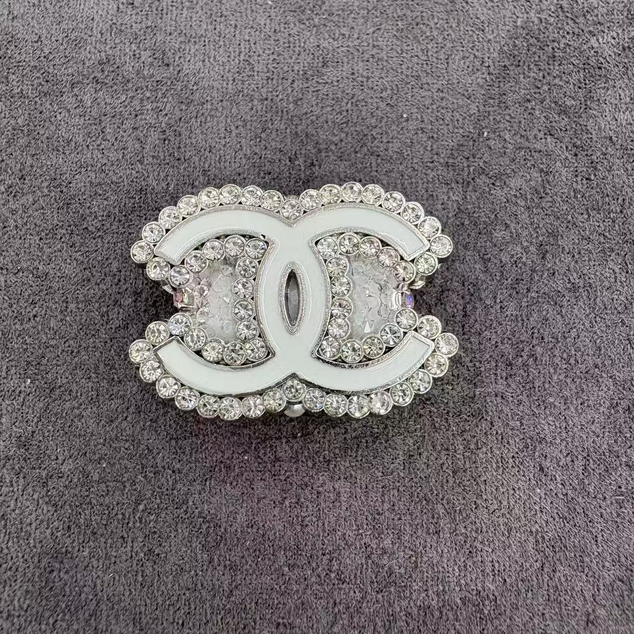 Multi‑color Silver‑Tone Or Gold‑Tone Scalloped‑Edge Interlocking‑C Rhinestone Metal Sugar Beads