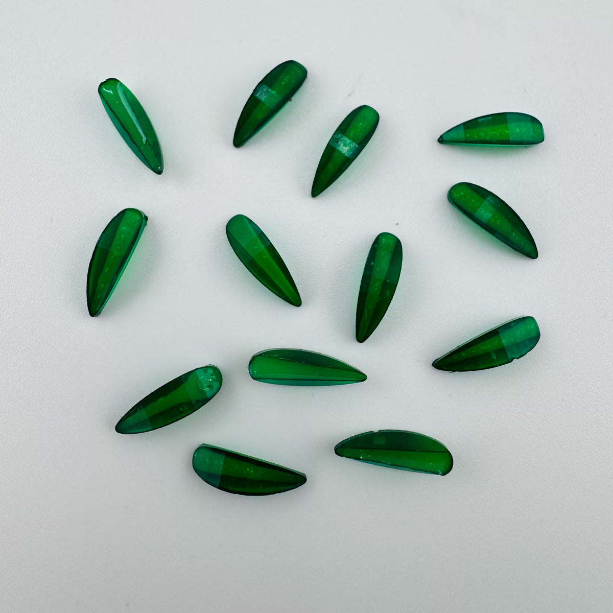 About 3.5×11mm Resin Flower Petals For Making Fancy Beads Or Fancy Beadable Pens