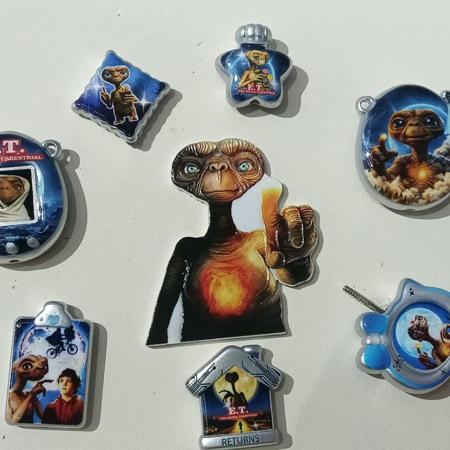 E.T Alien Characters Retro Sci‑Fi  Acrylic Beads,Random Mix