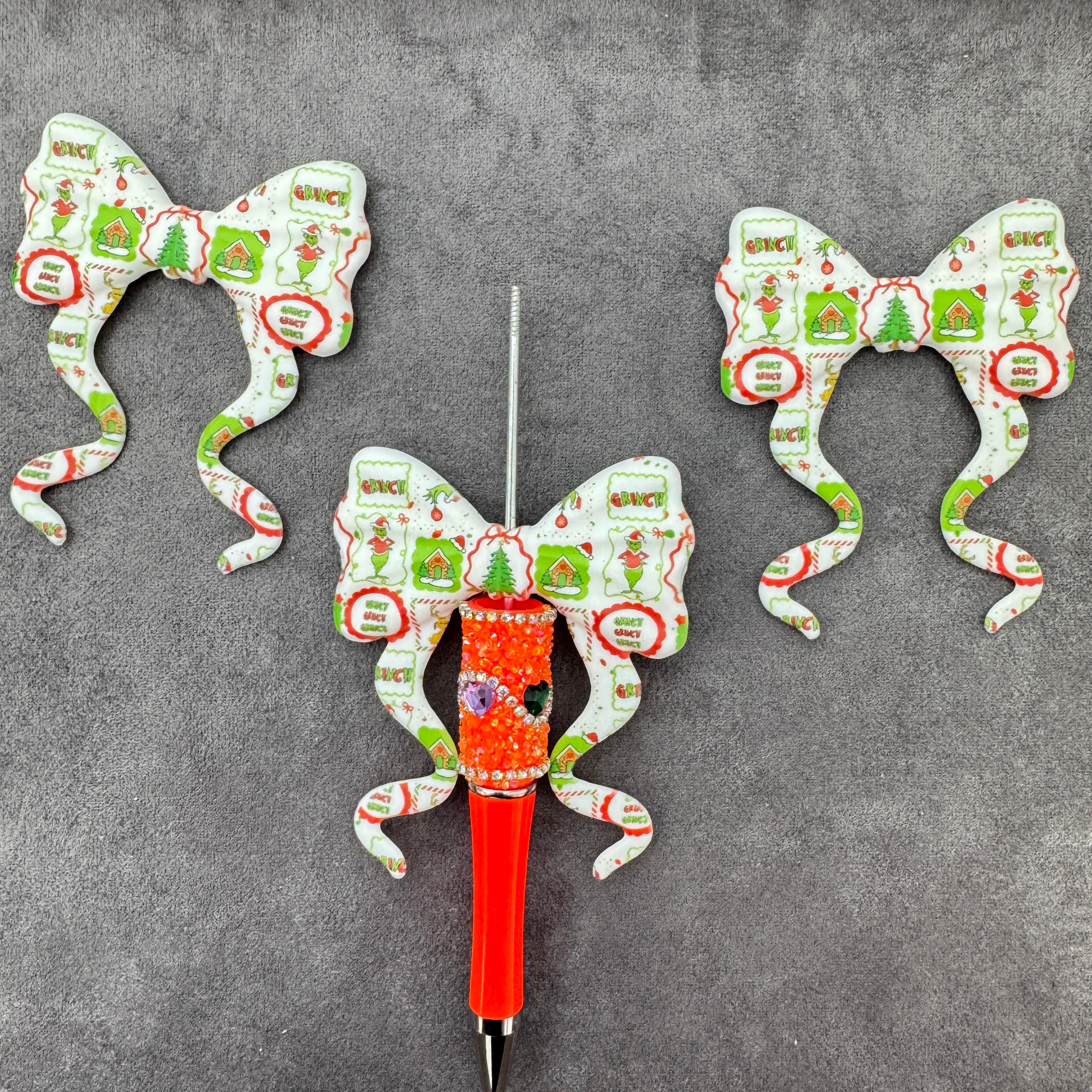 Stamp‑Style Christmas Grinch Silicone Focal Beads 3D Bowtie Bowknot with Long Ribbon, Random Mix