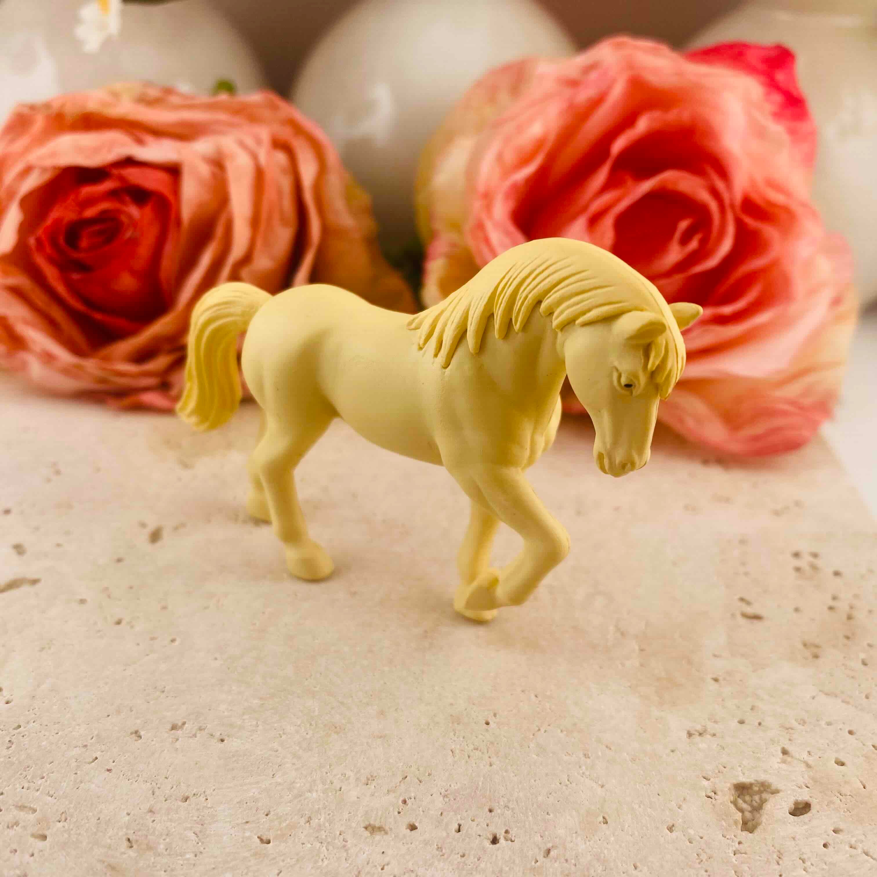 FS19983-About 48*73mm Walking Horse Resin Figurine
