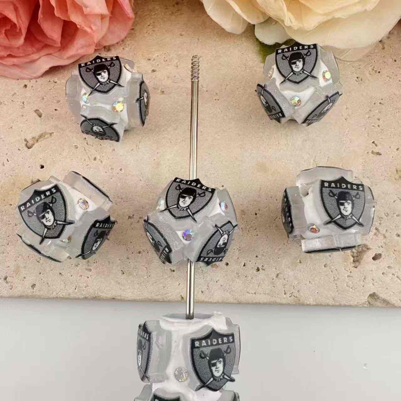 FS19872-About 18*18mm Raiders Football Team Clay Beads