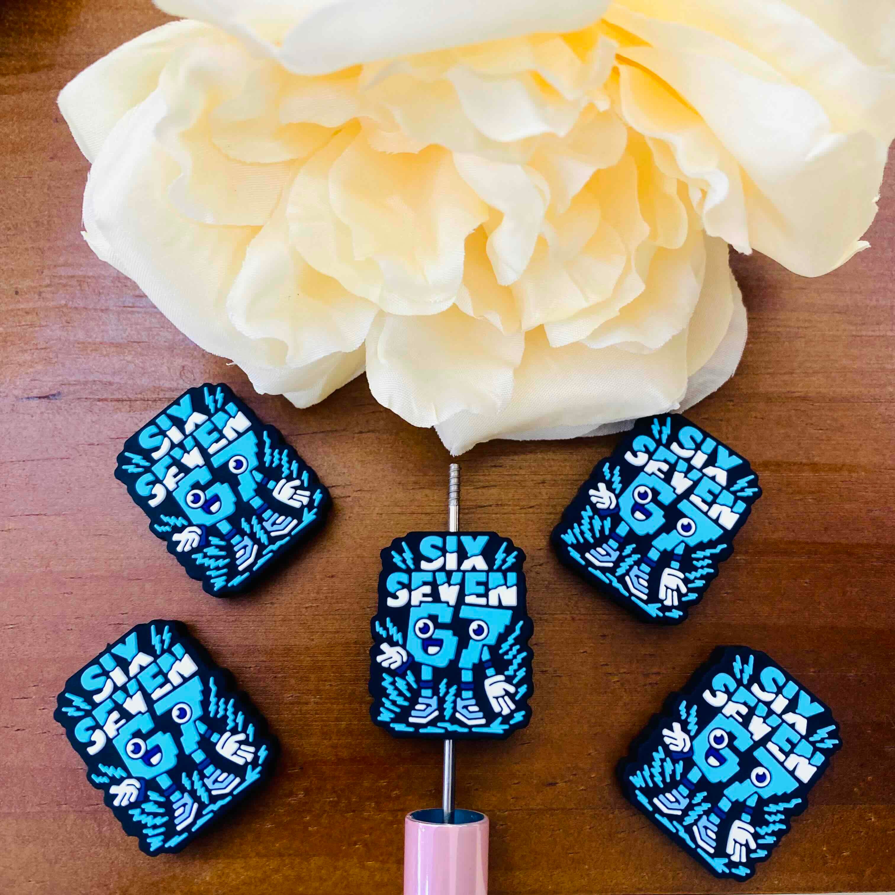 FS20126-Tribal Aztec Pattern Flat Silicone Focal Beads