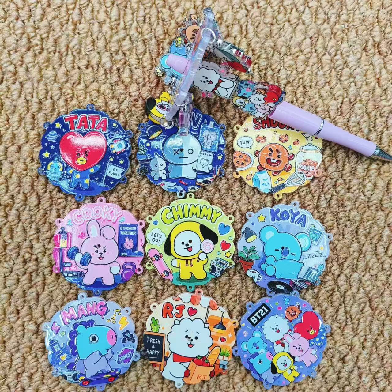 Acrylic Beads and Pendants with Cute Cartoon Animal Character,Wavy Edged Flat Round Shape,Random Mix