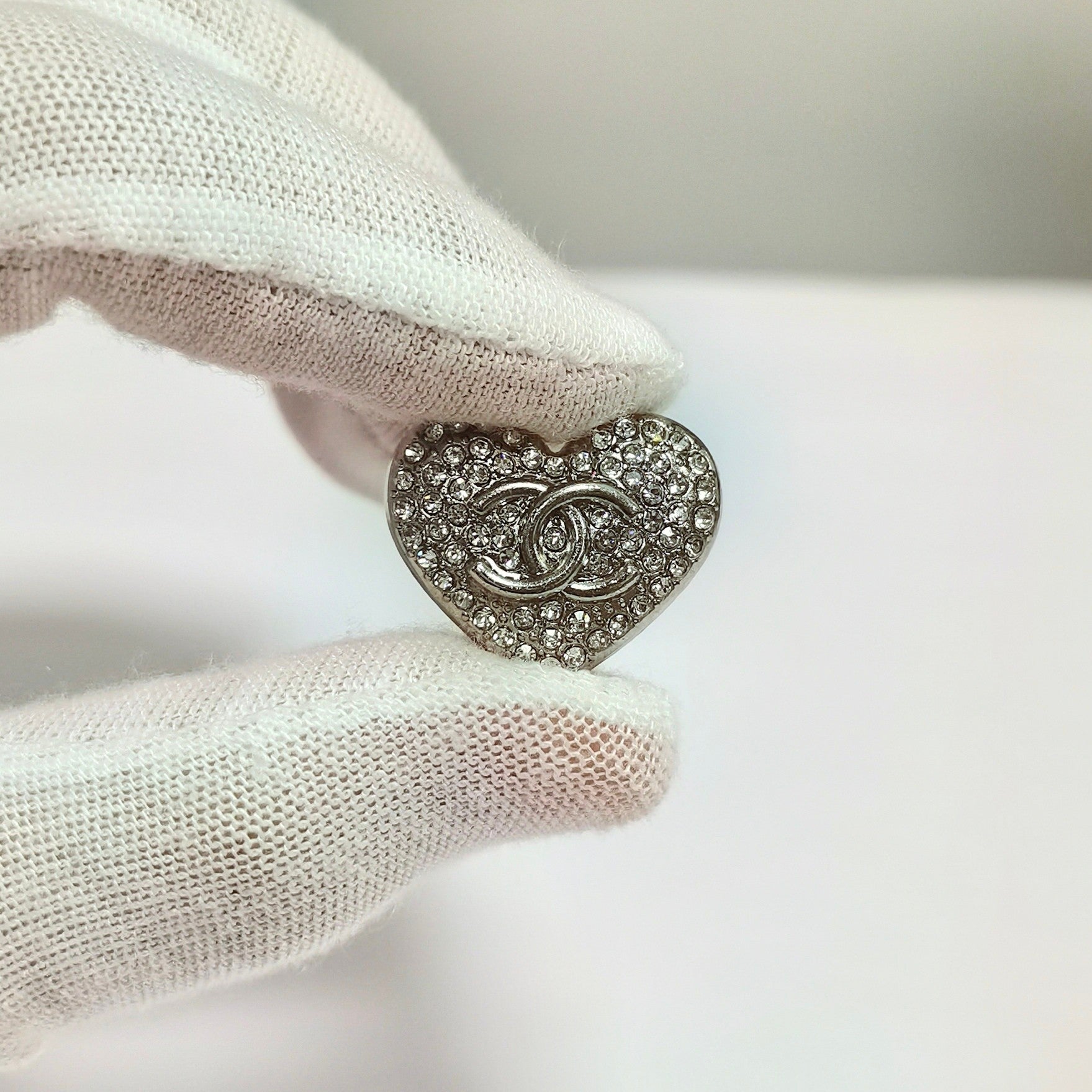 FS3902-About 18×22mm Rhinestone Heart Metal Patch As Picture Shows