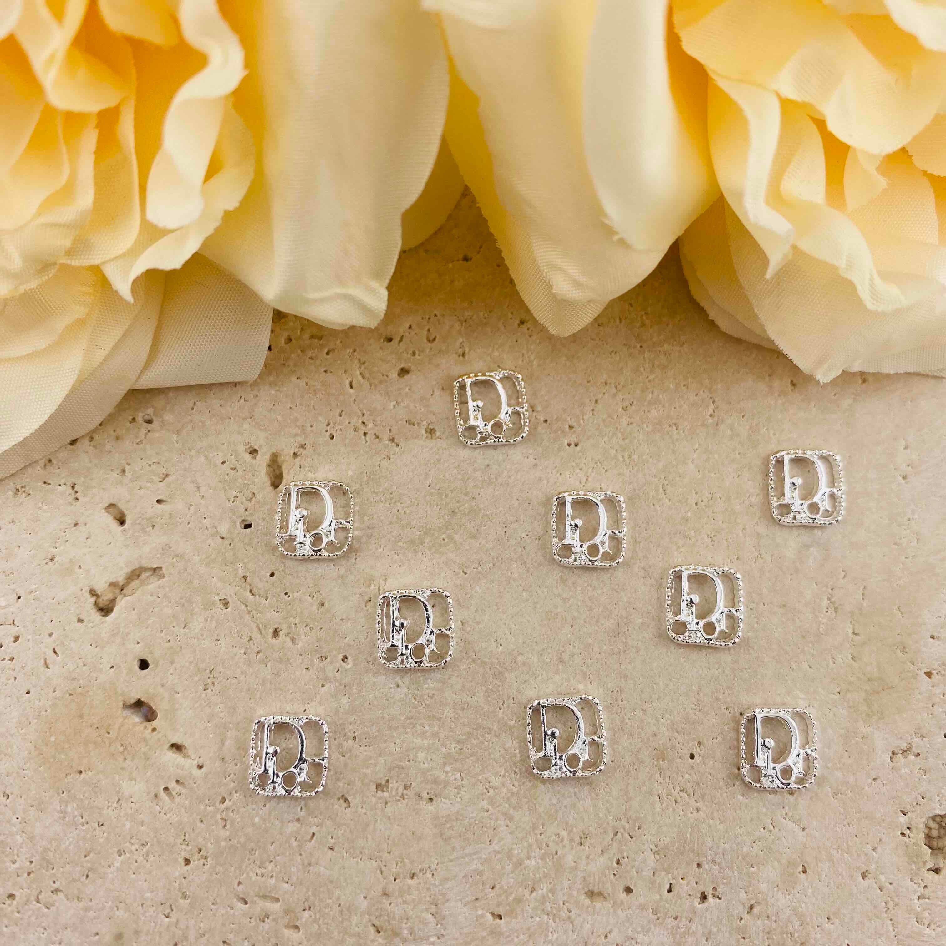 FS4812-  8mm Dor Metal Nail Charms