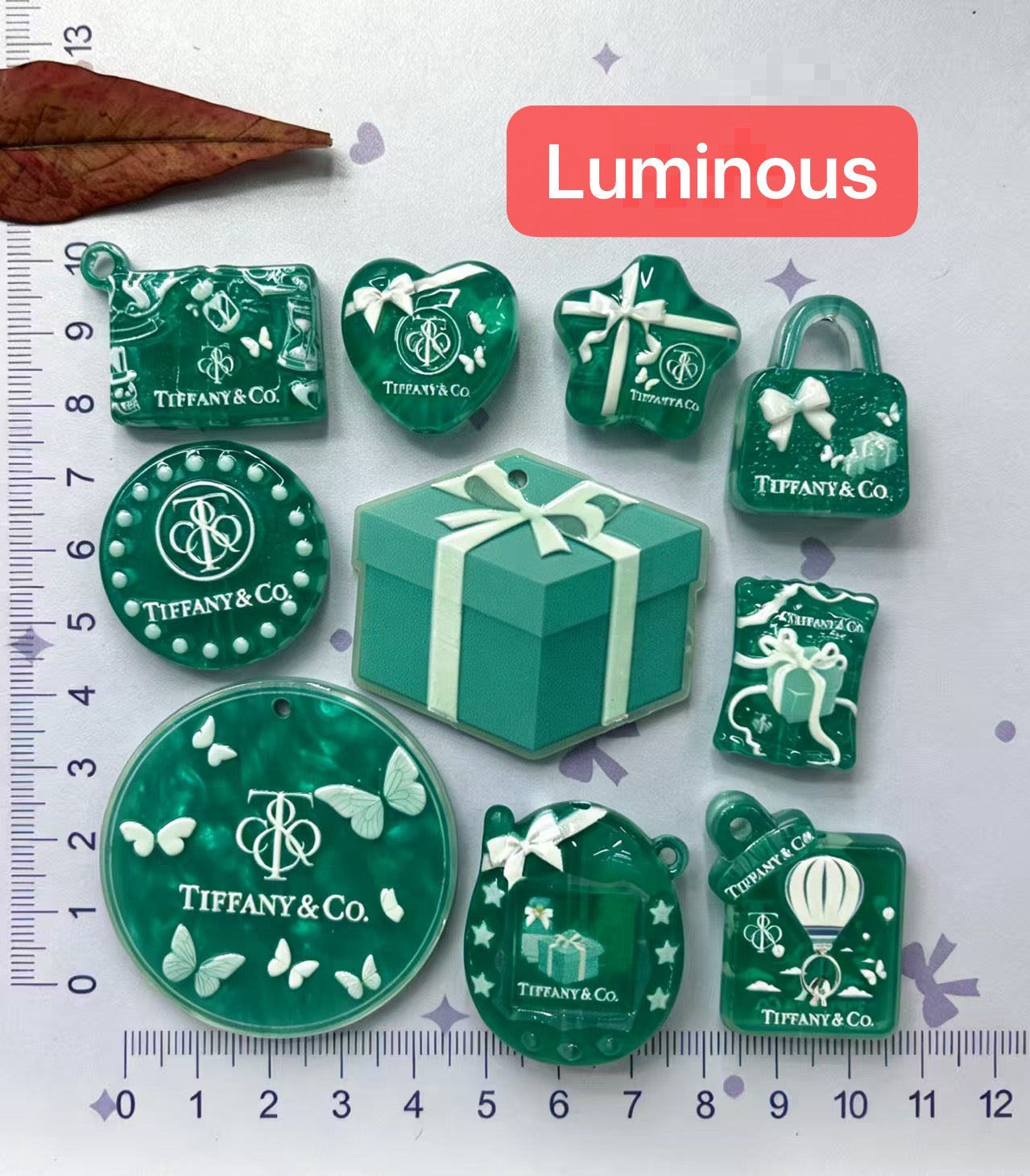 Green Luminous Gift-Box Bow Acrylic Beads and Pendants, Random Mix