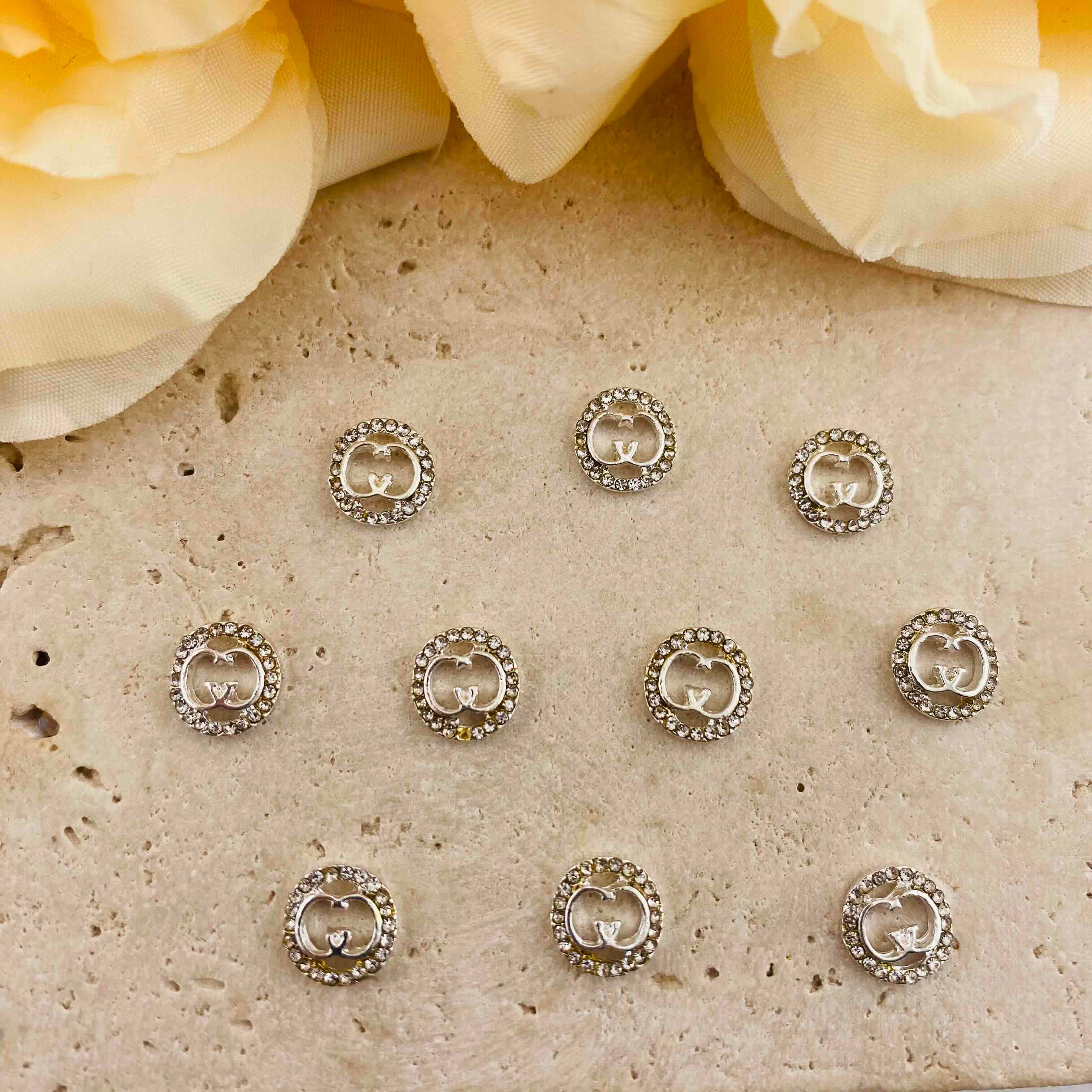 FS4793-8mm GG Round Metal Nail Charms