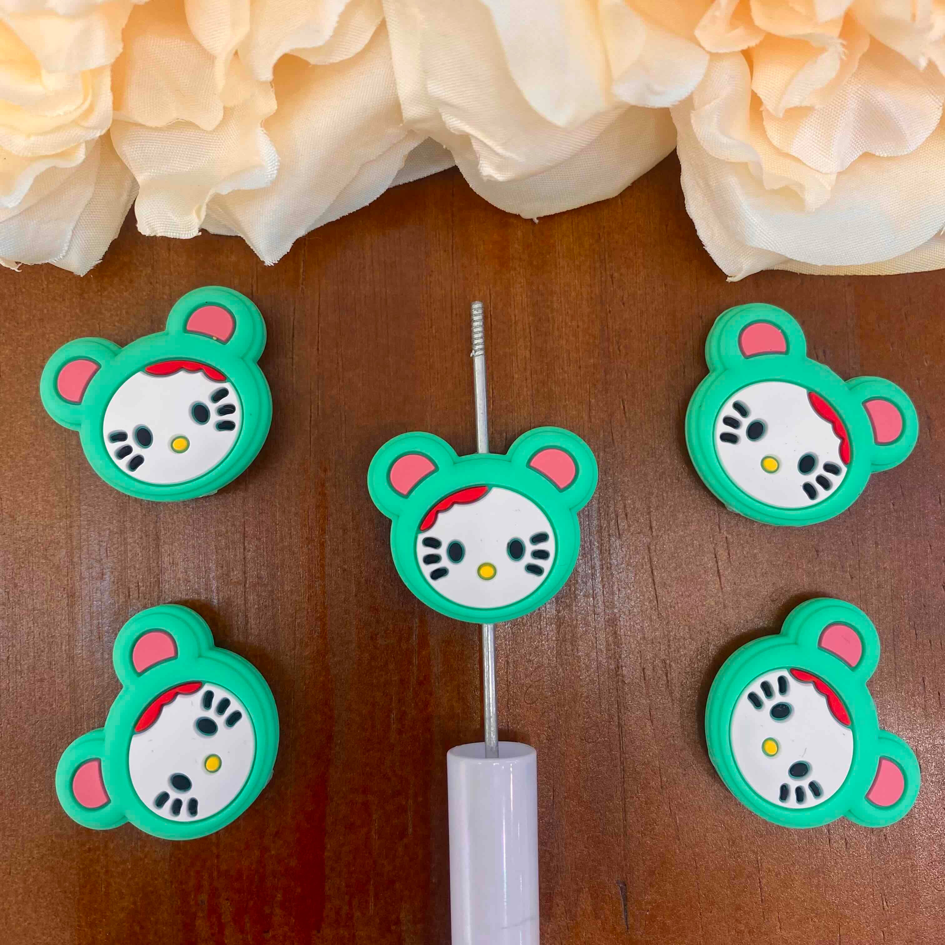 FS20462-Hello Kitty Flat Silicone Focal Beads