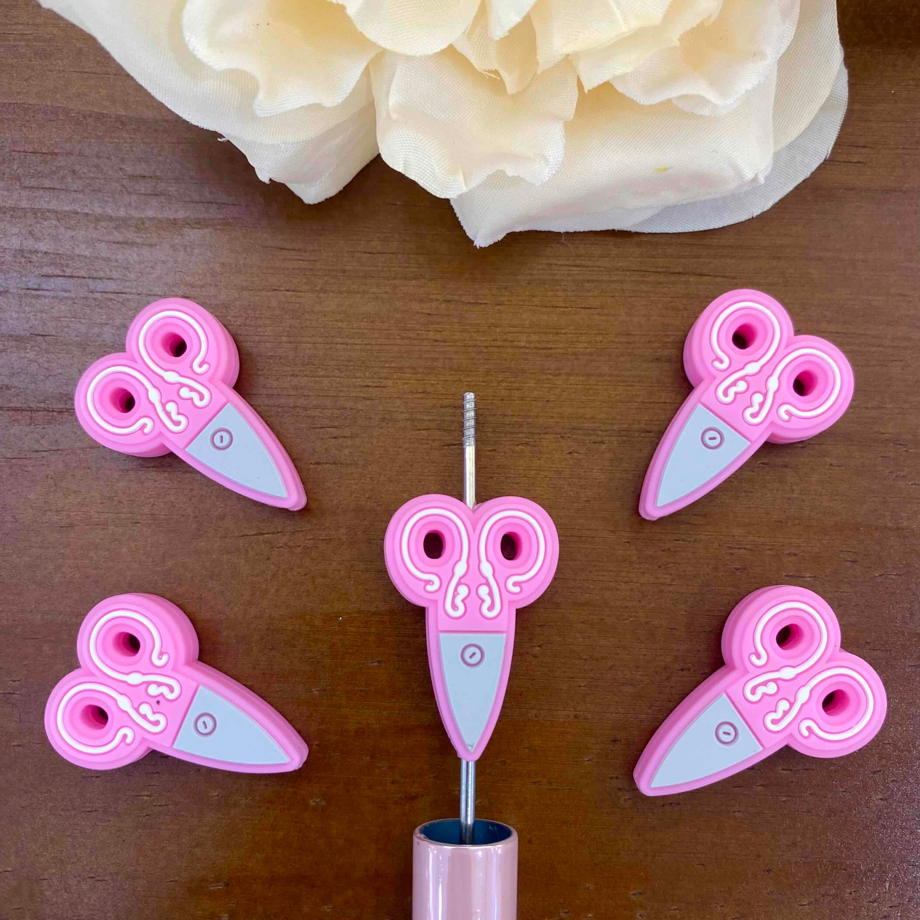 FS20164-Ornate Scissors Flat Silicone Focal Beads