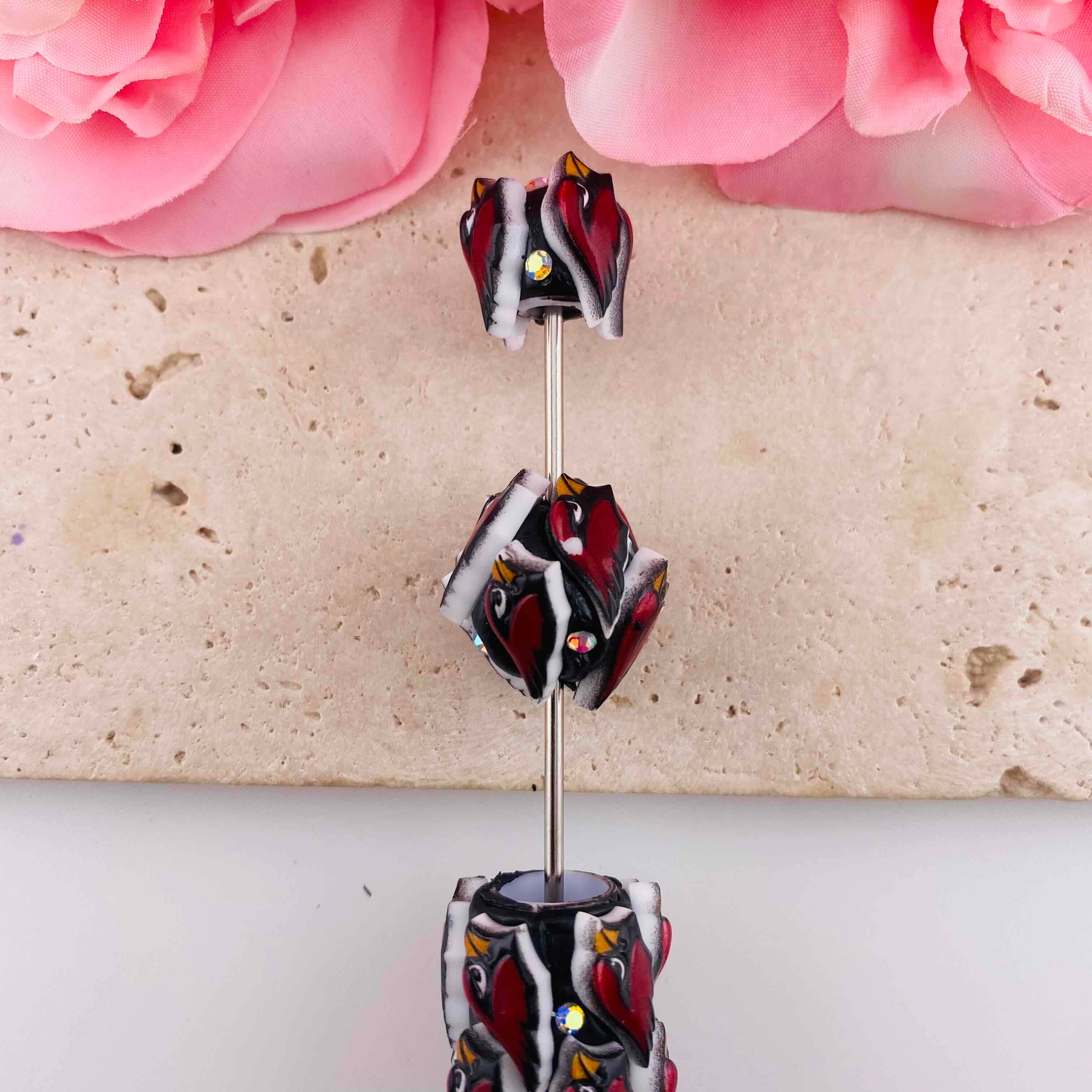 FS19863-About 18*18mm Card Brid Logo Clay Beads