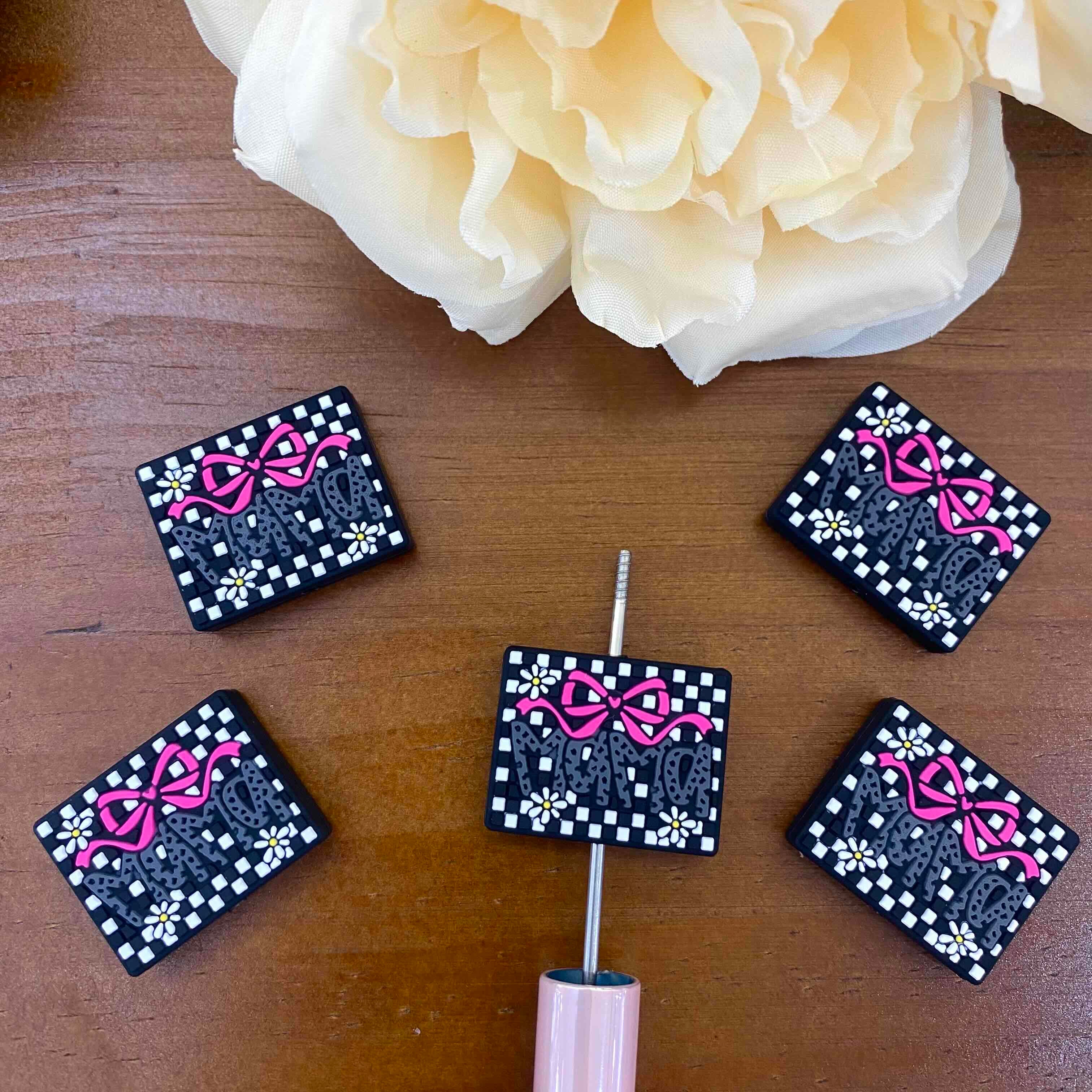 FS20140-Checkered Pink Bow Flat Silicone Focal Beads