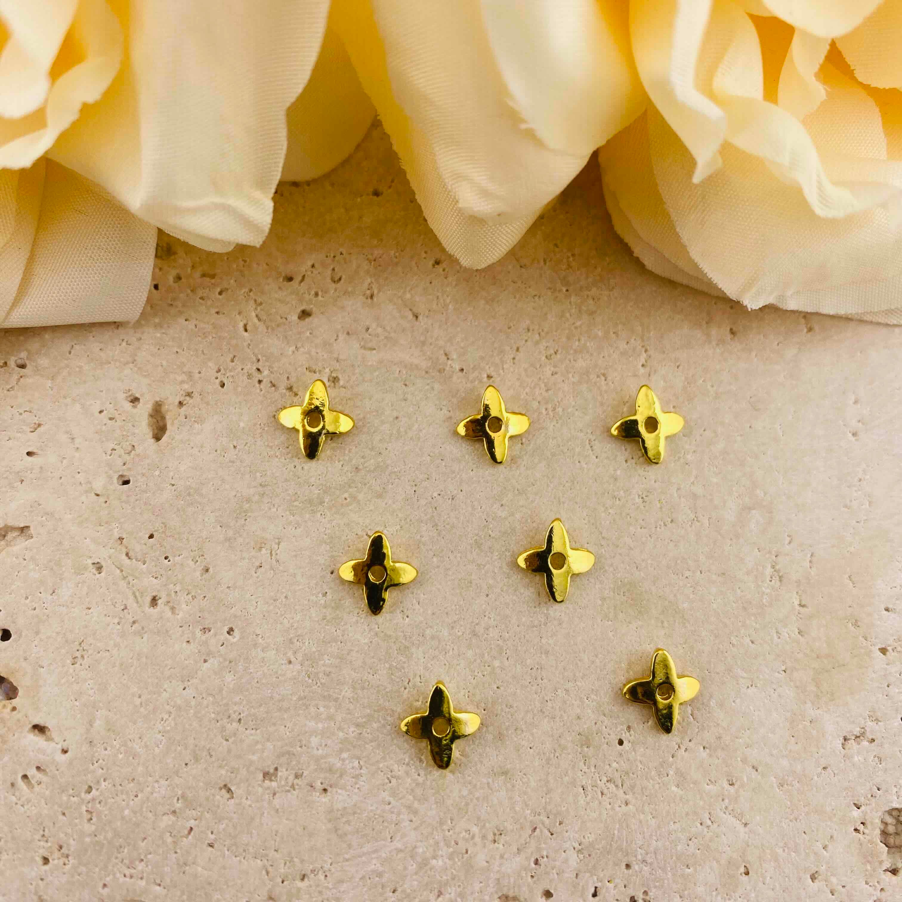 FS4810- 5mm LV Four Leaf Clover Metal Nail Charms