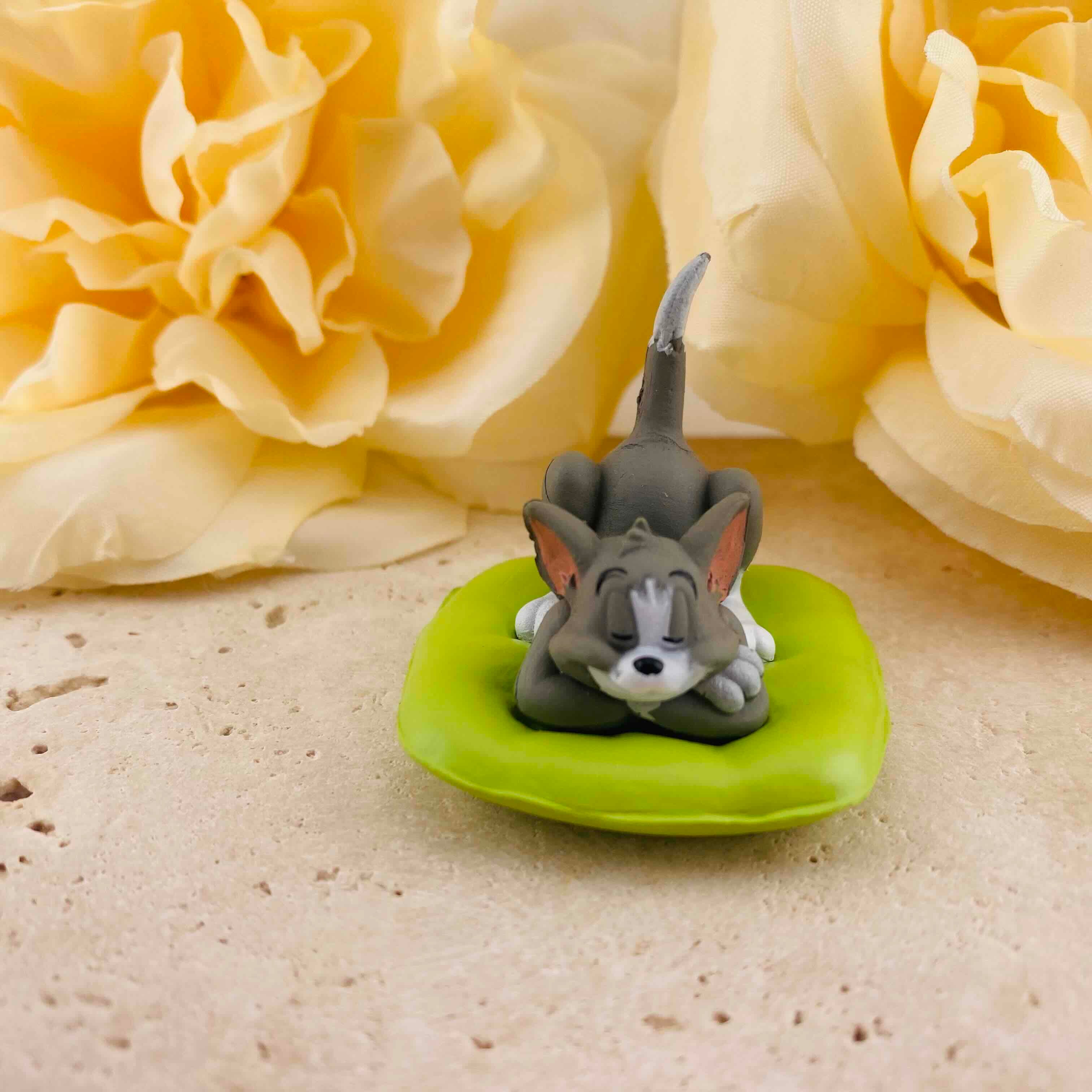 FS19989-About 27*29mm Prone Lazy Tom Cat Resin Figurine