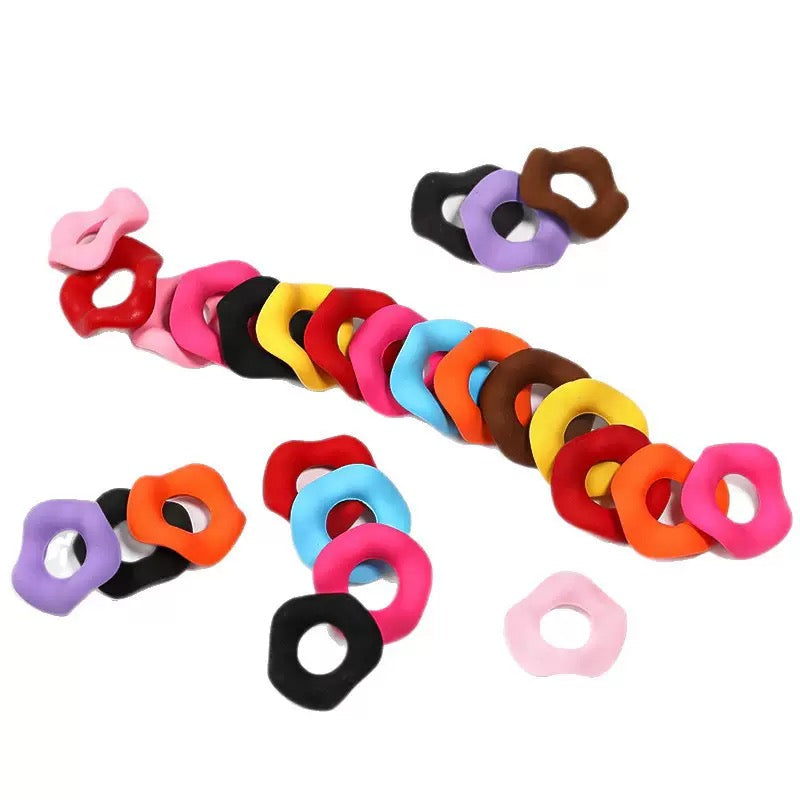 FS19423-16mm Matte Wavy Acrylic Spacer Beads