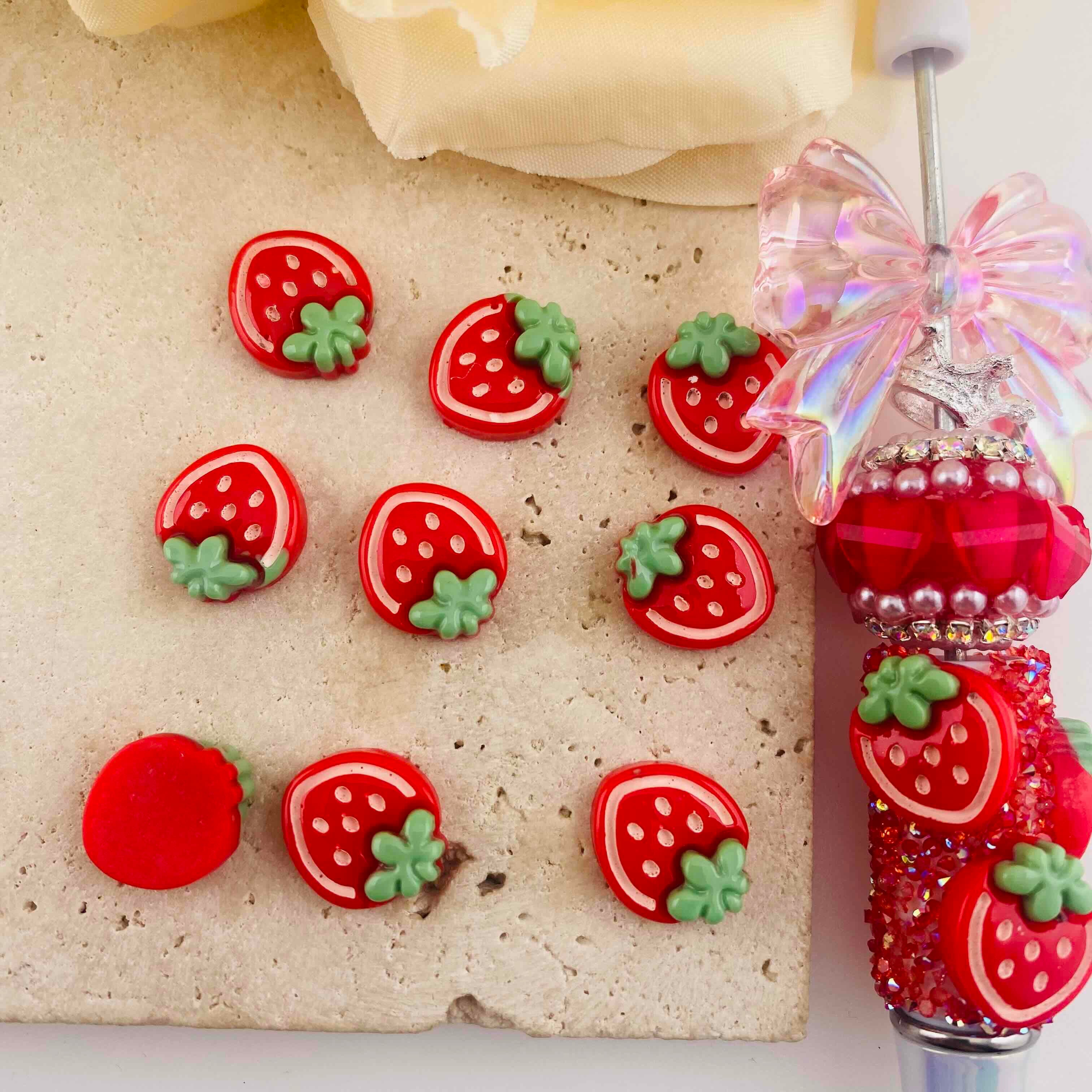 FS19943-Anout 11*15mm Strawberry Nail Charms