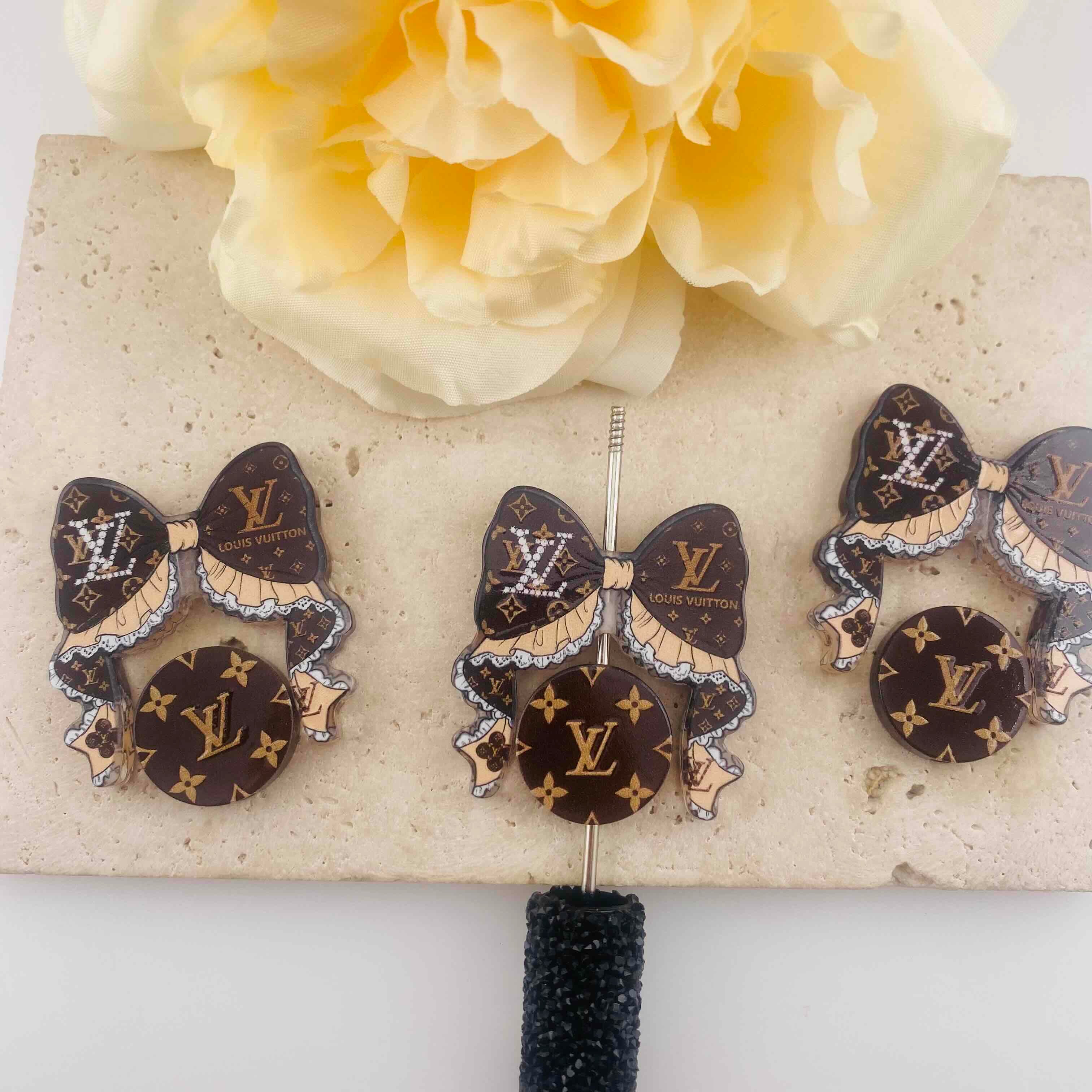 PP20313-Vintage Monogram Bow Acrylic Focal Beads