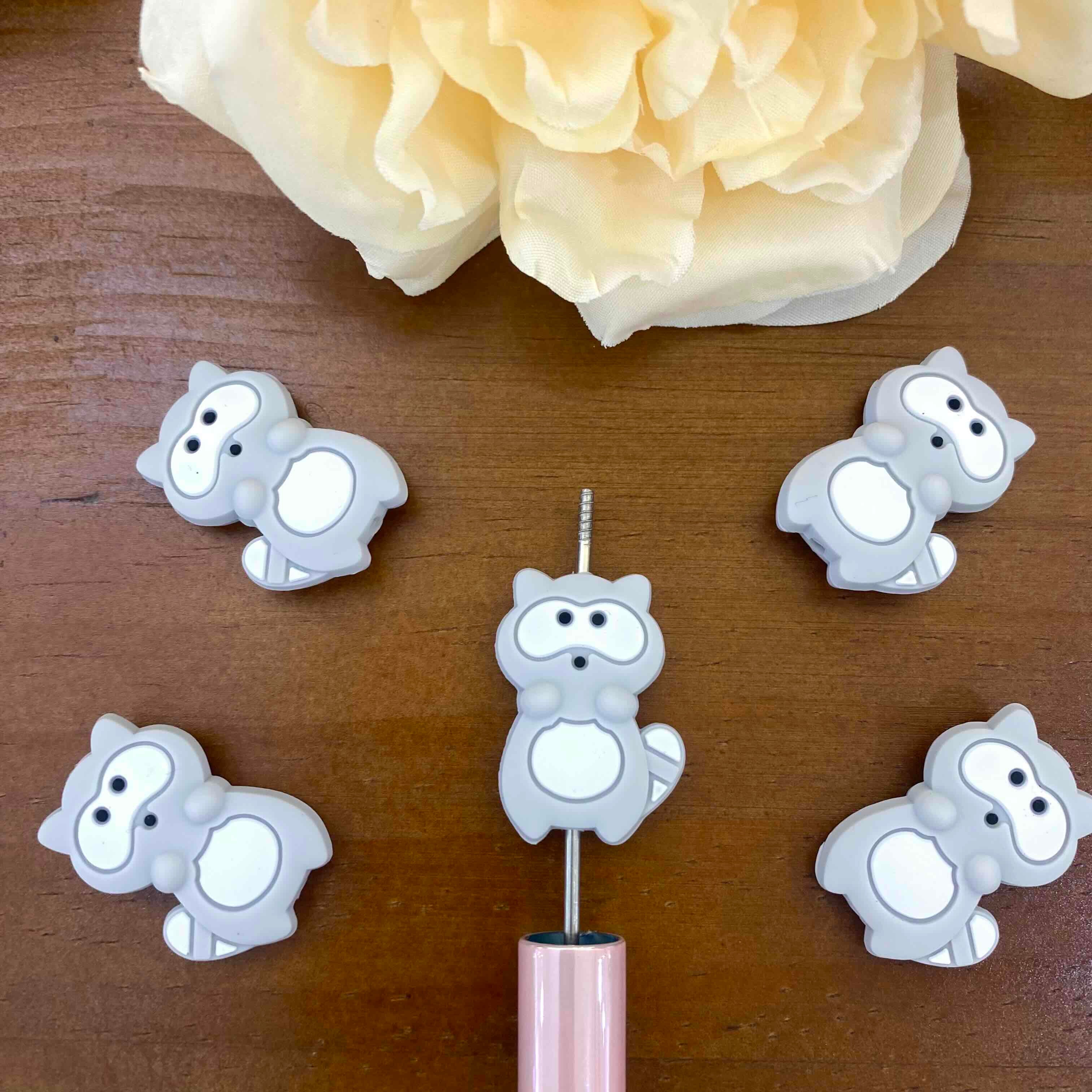 FS20131-Cartoon Raccoon Flat Silicone Focal Beads