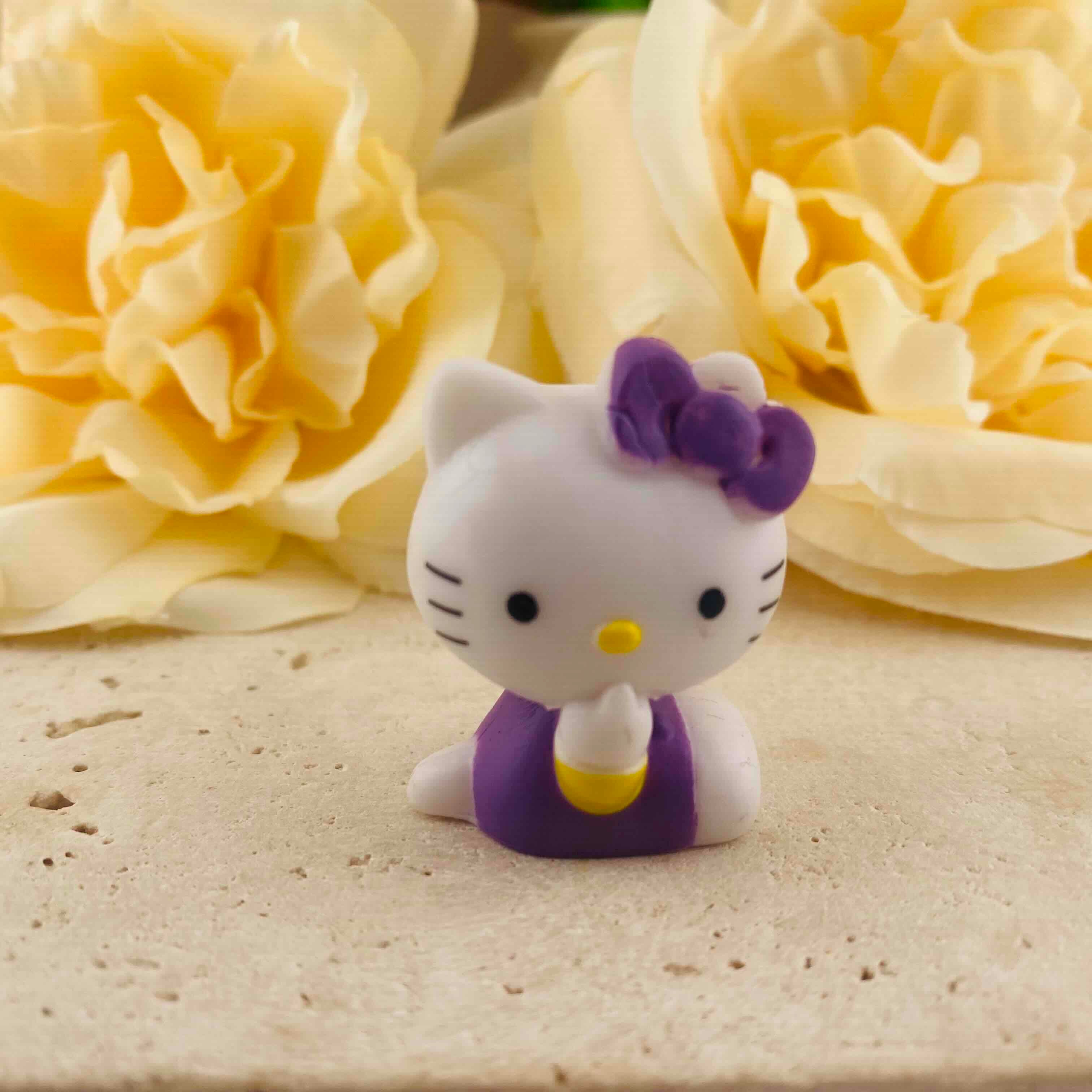 FS19981-About 26*35mm Hello Kitty Sitting Resin Figurine