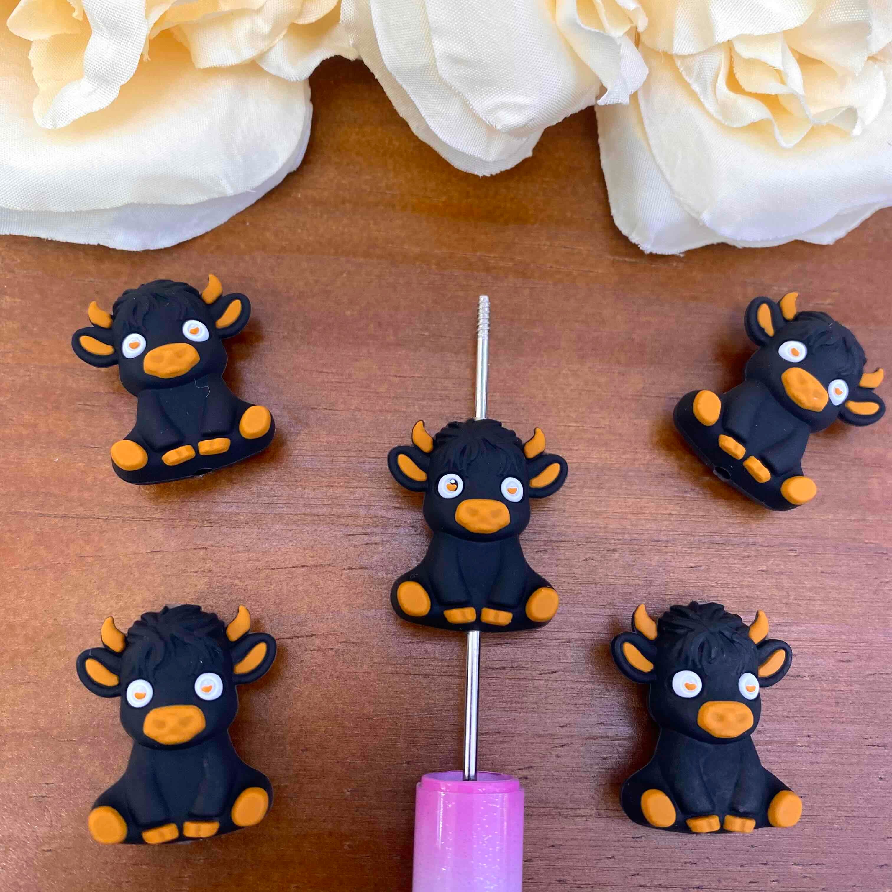 FS20529-3D Highland Cow Silicone Focal Beads