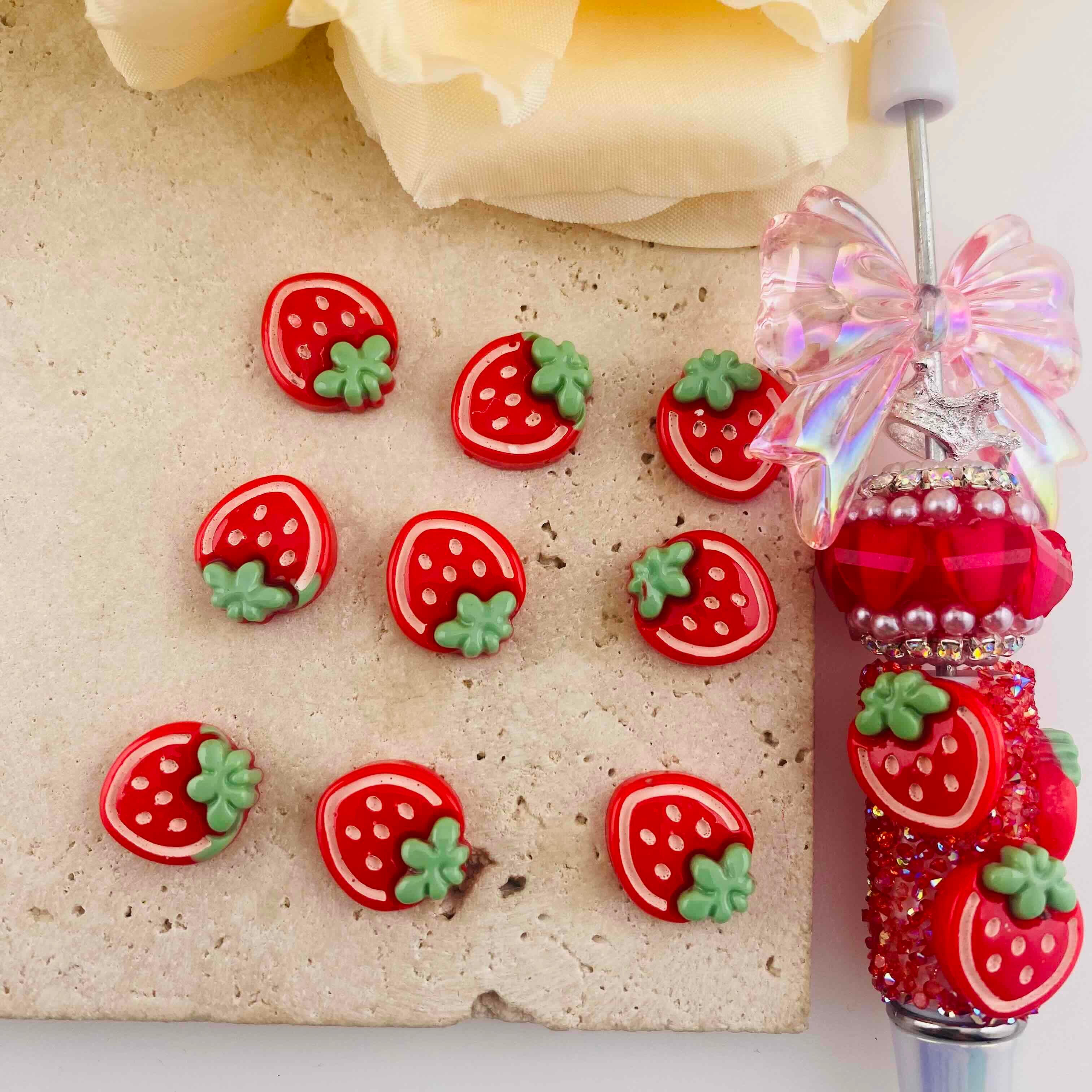 FS19943-Anout 11*15mm Strawberry Nail Charms