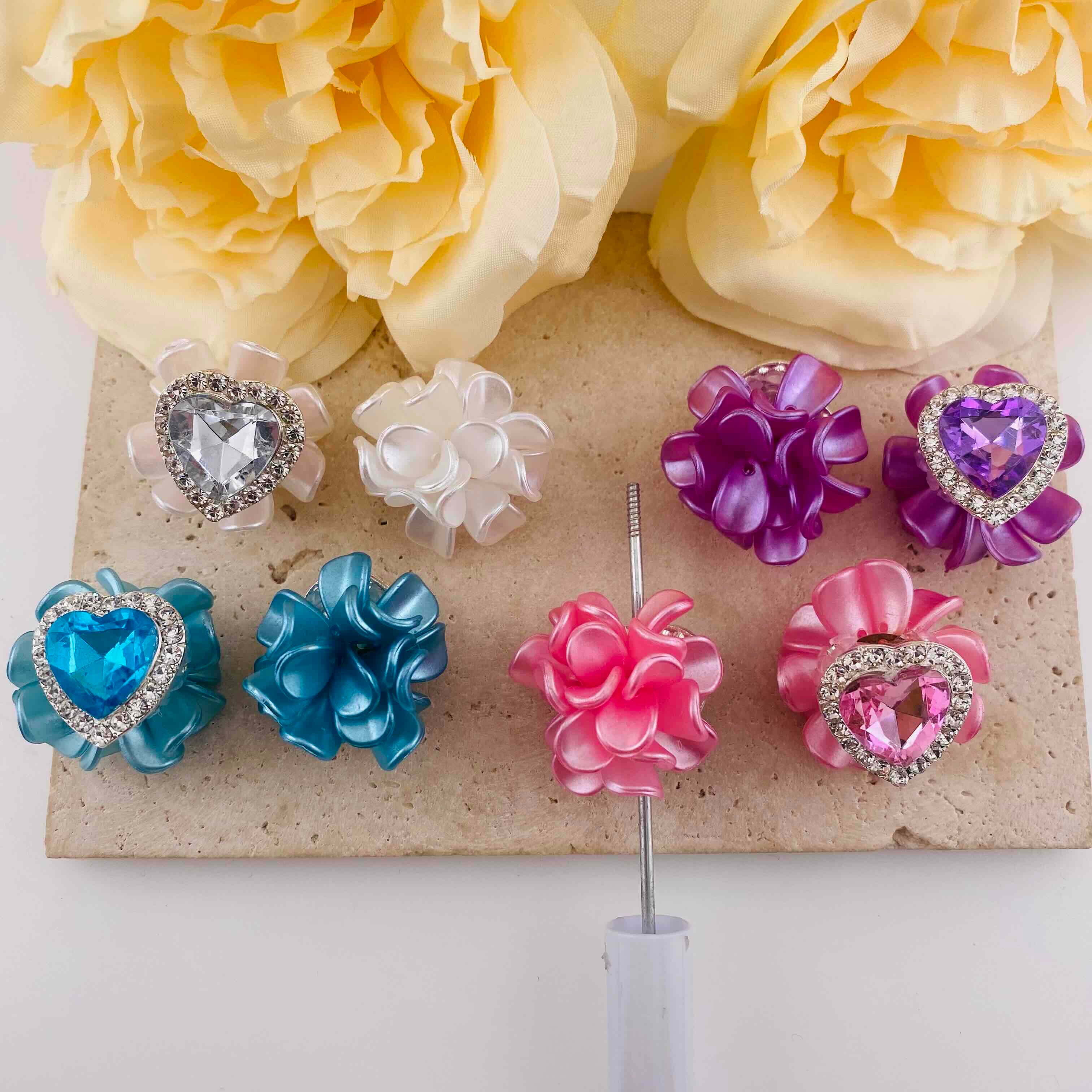 FS20072-Rhinestone Heart Satin Flower Beads