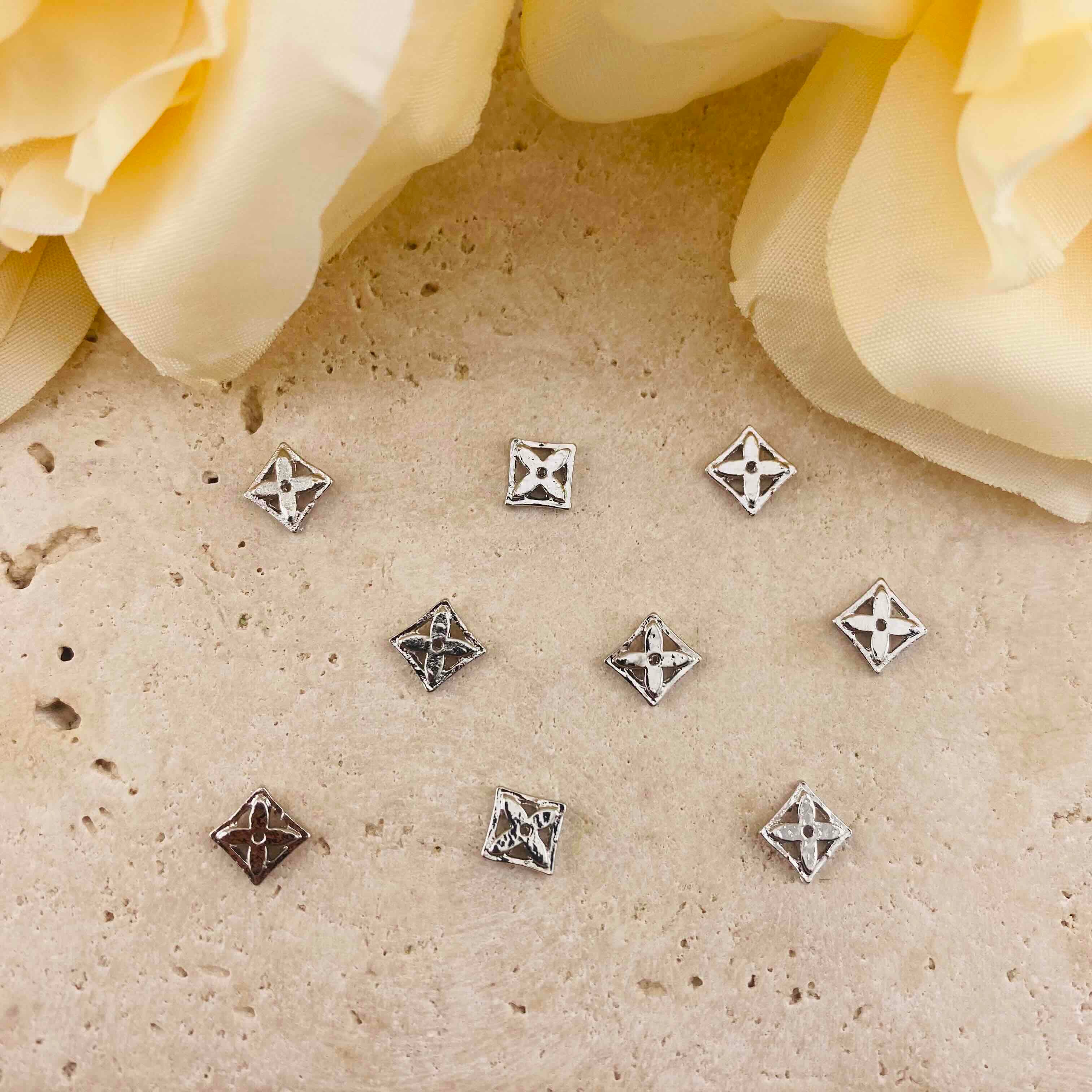PP20069-About 5mm Four Leaf Clover Metal Nail Charms
