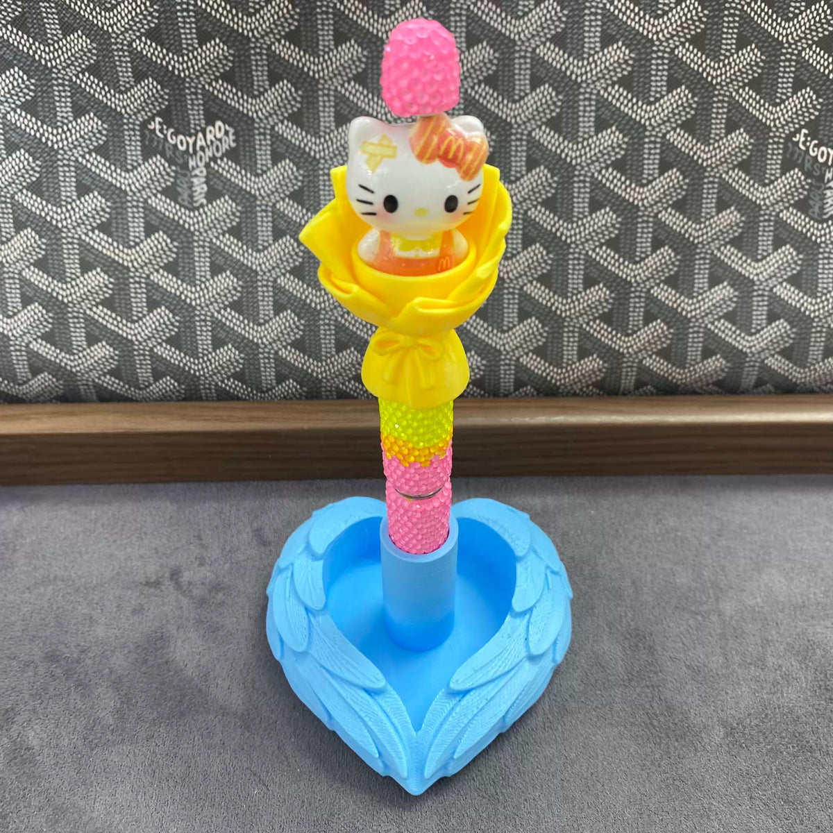 Angle Wings Heart Pen Holer