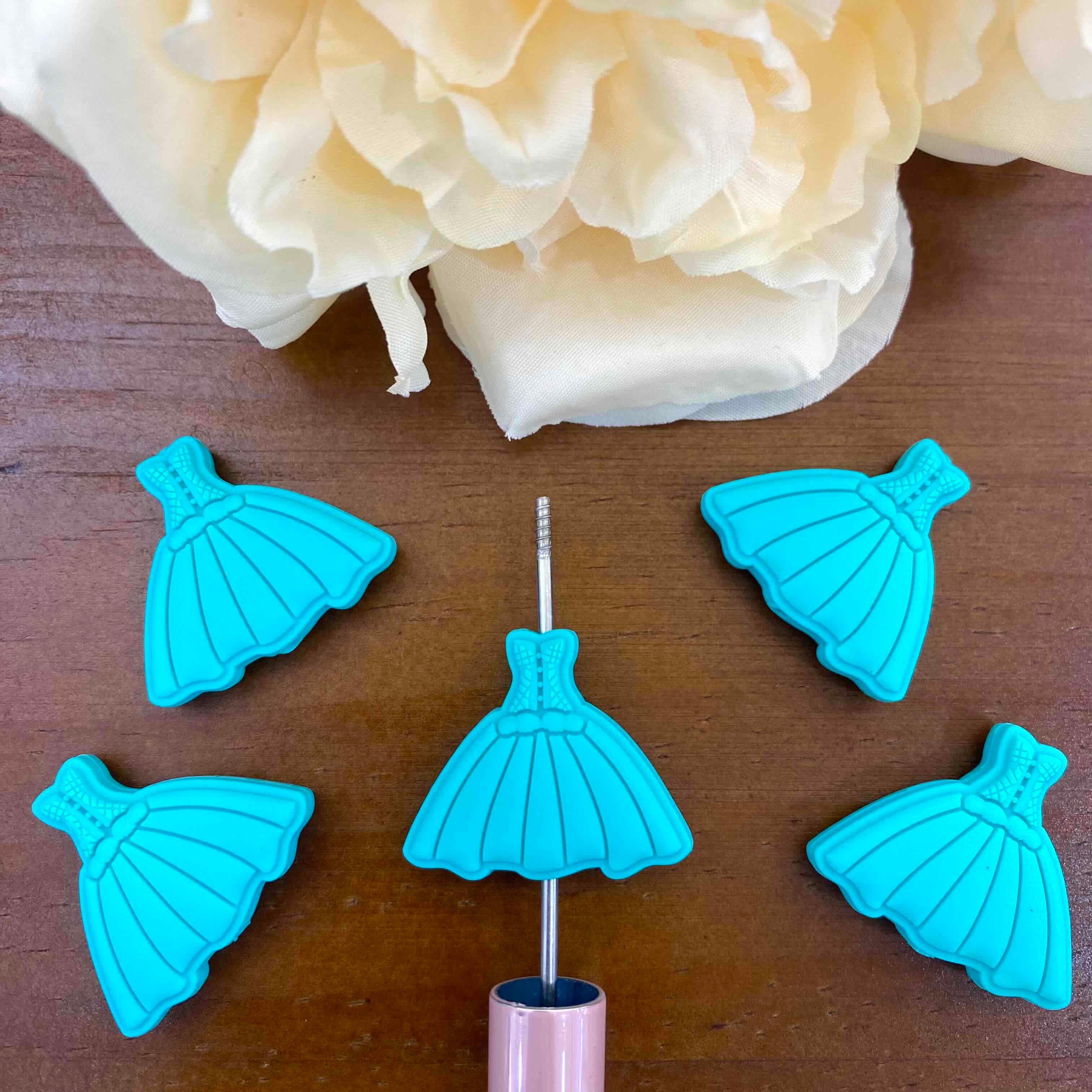 FS20169-Fan Shell Flat Silicone Focal Beads