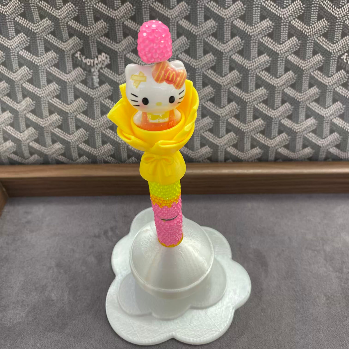 Flower Round Pen Holer