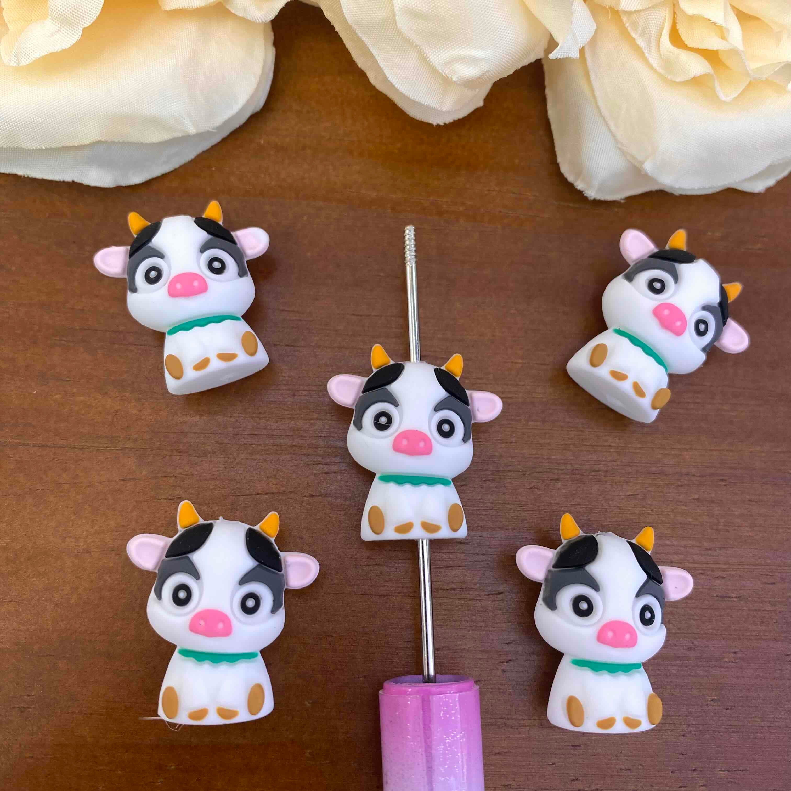 FS20530-3D Cow Silicone Focal Beads