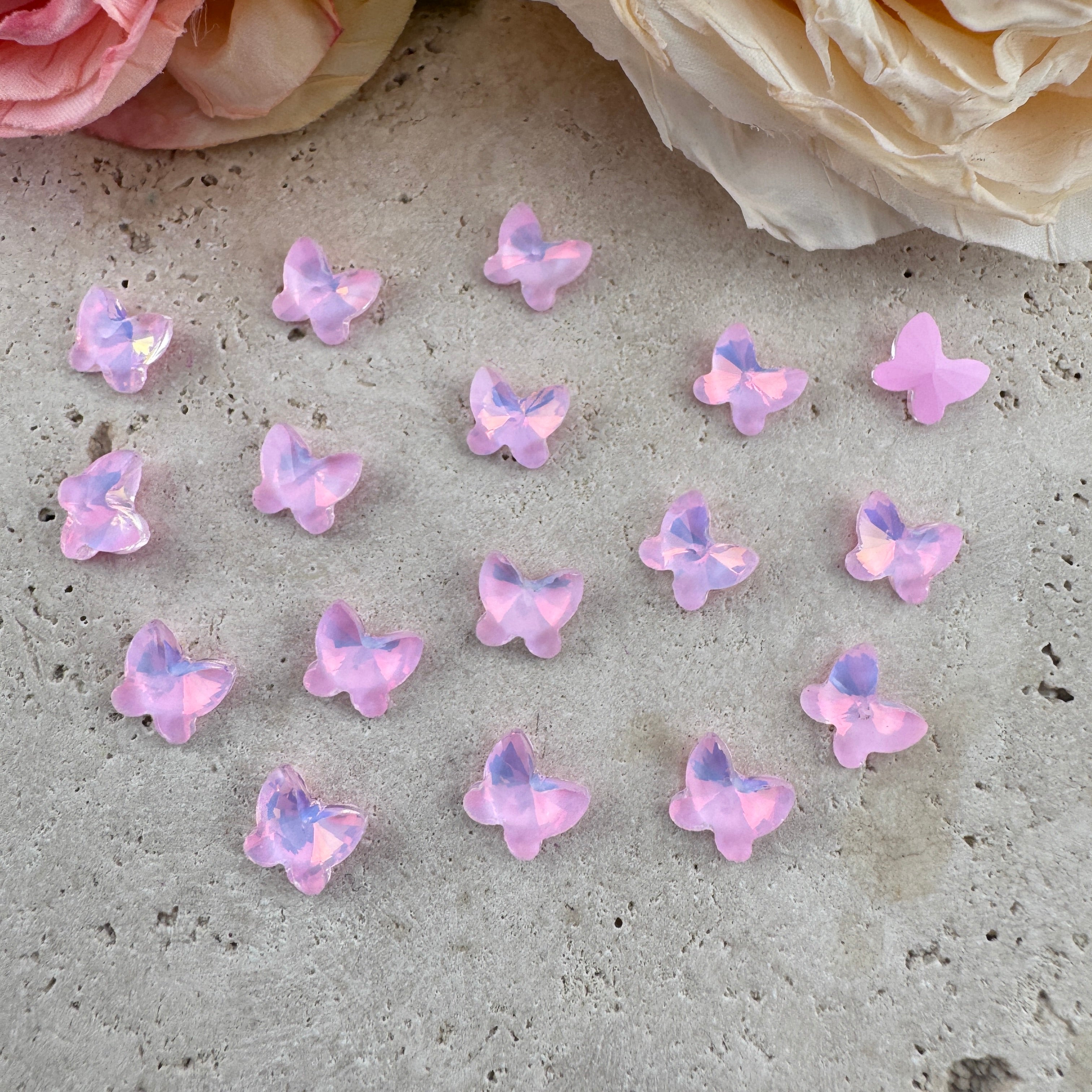 FS19216-About 7×8mm Butterfly Crystal Glass Nail Charms