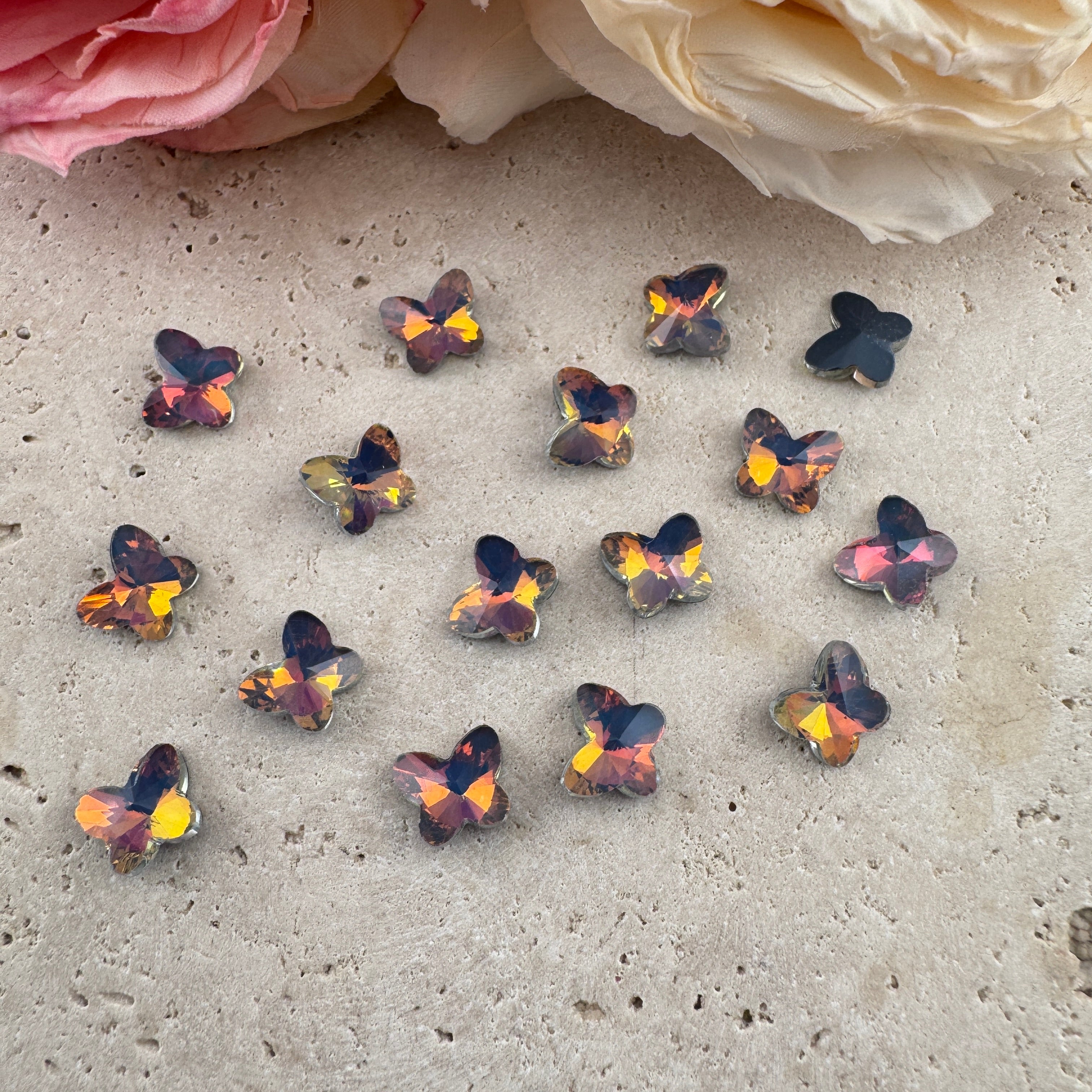 FS19216-About 7×8mm Butterfly Crystal Glass Nail Charms