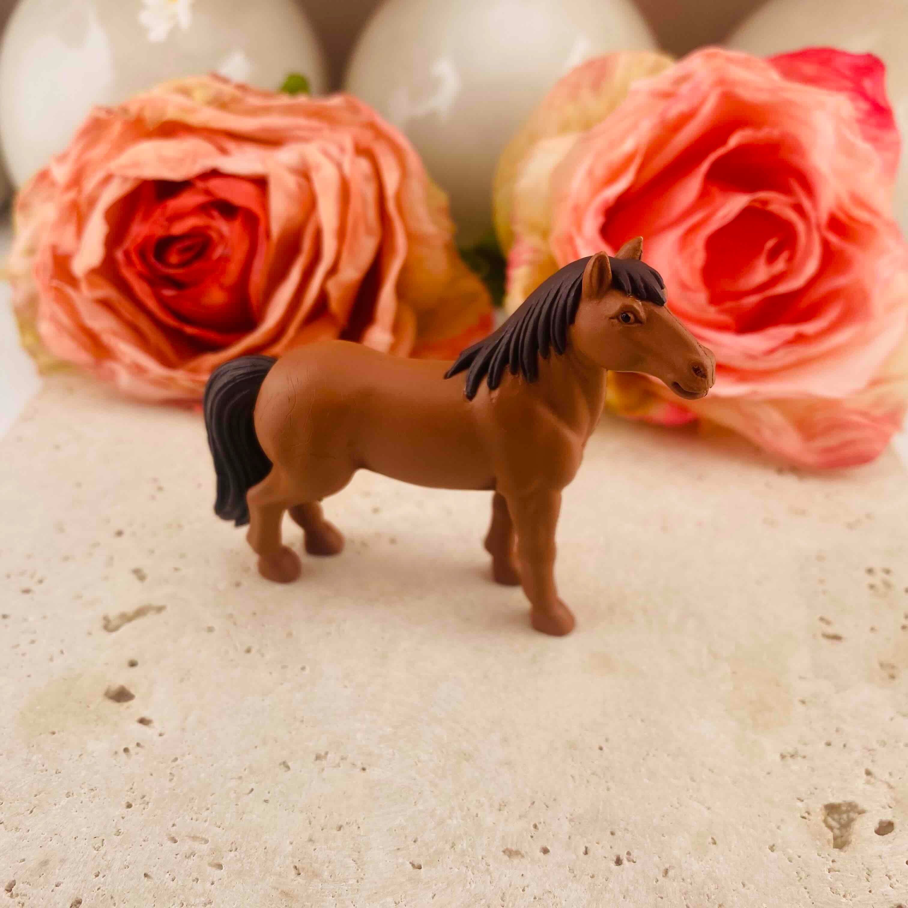 FS19984-About 52*65mm Standing Horse Resin Figurine