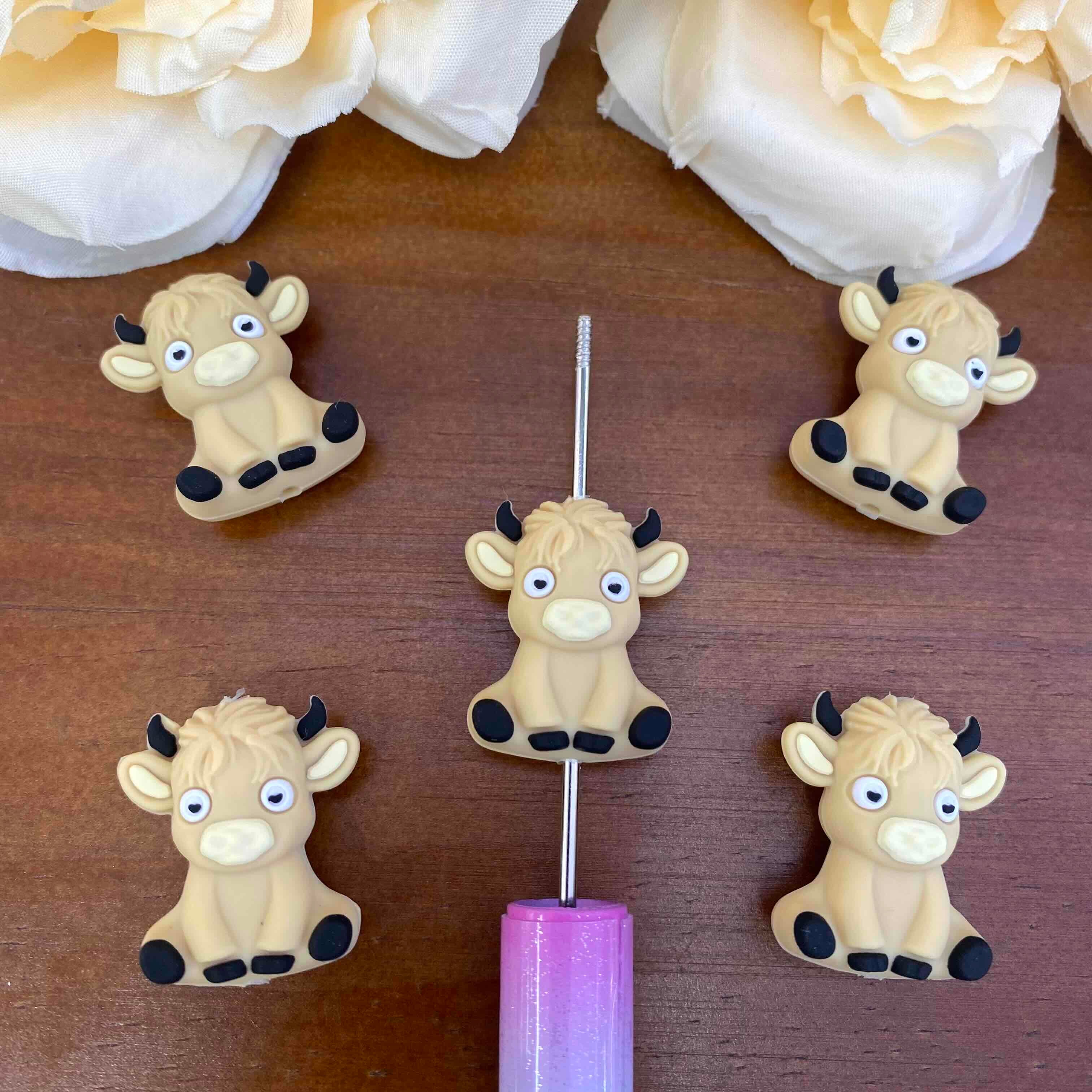 FS20529-3D Highland Cow Silicone Focal Beads