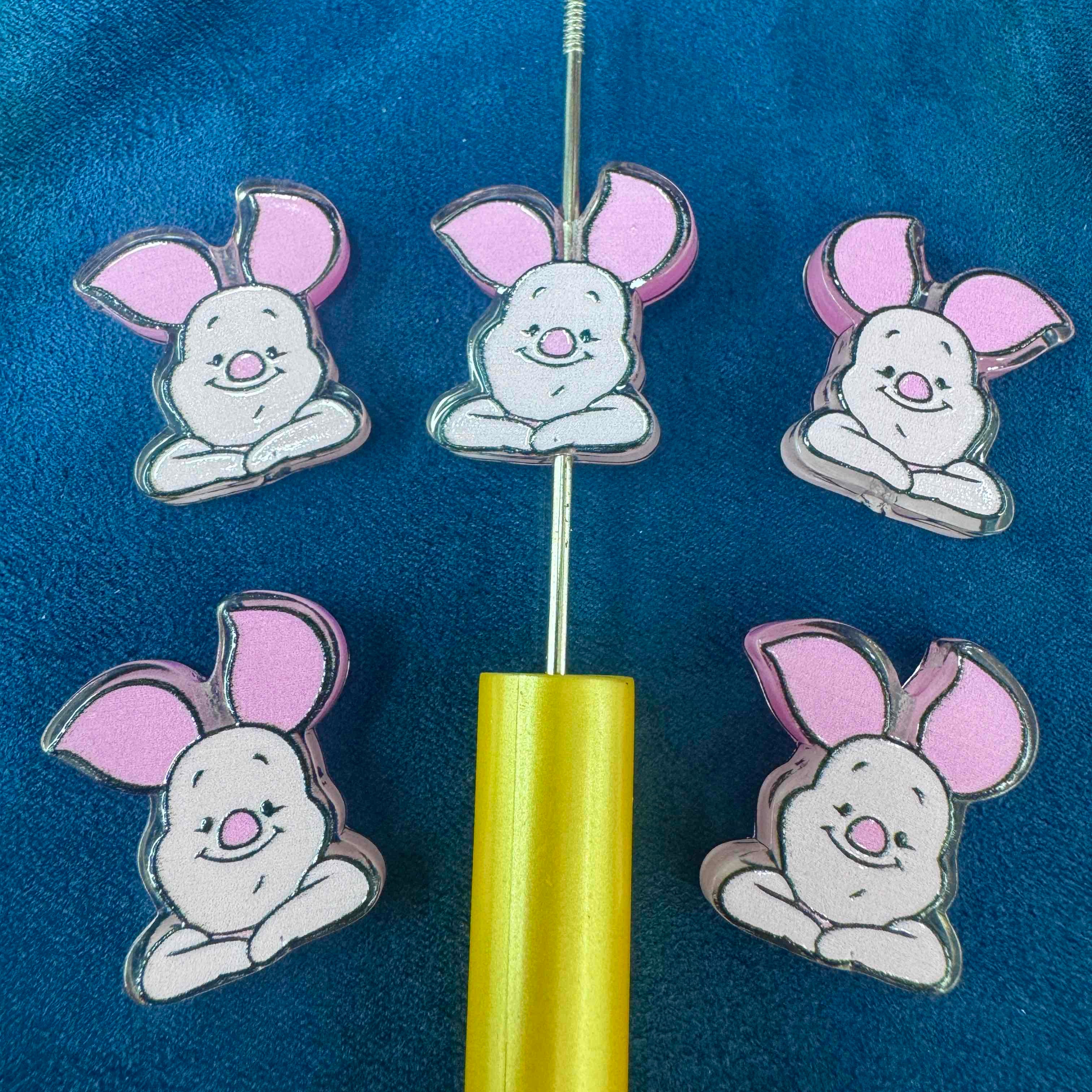 FS20270-Piglet Acrylic Focal Beads