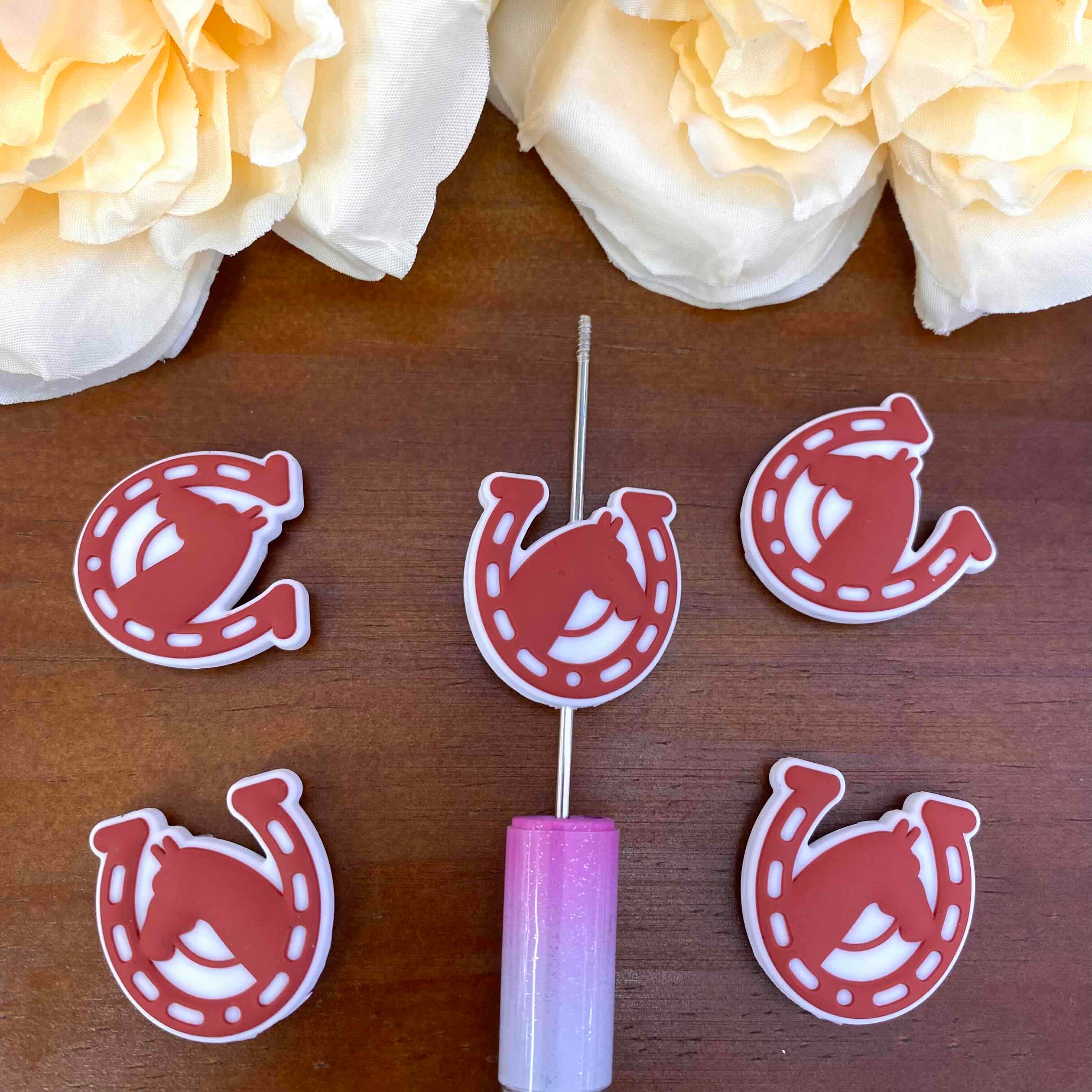 FS20591-Horse Horseshoe Flat Silicone Focal Beads