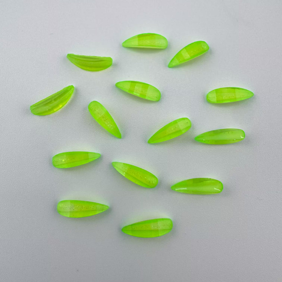 About 3.5×11mm Resin Flower Petals For Making Fancy Beads Or Fancy Beadable Pens