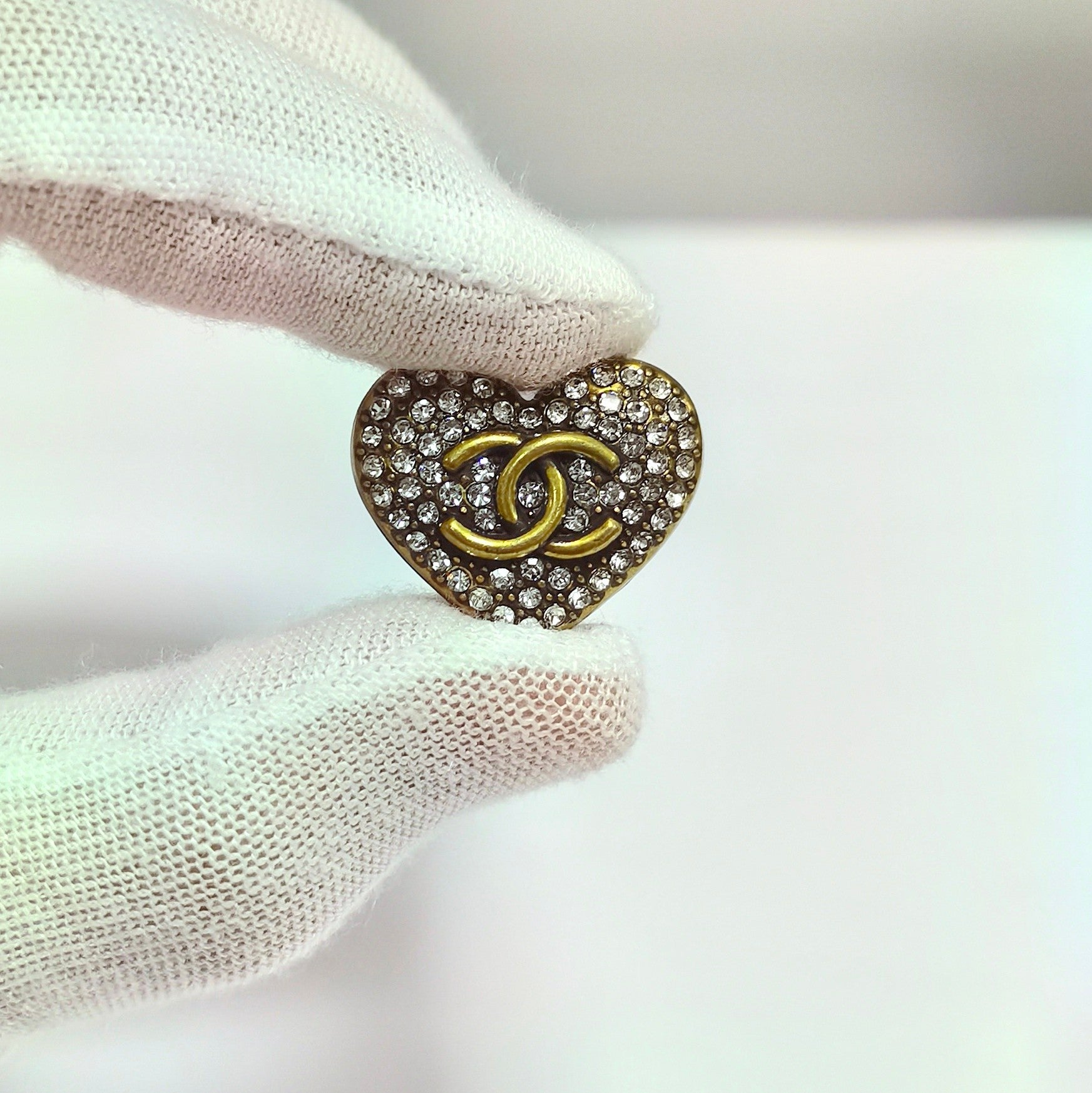 FS3902-About 18×22mm Rhinestone Heart Metal Patch As Picture Shows