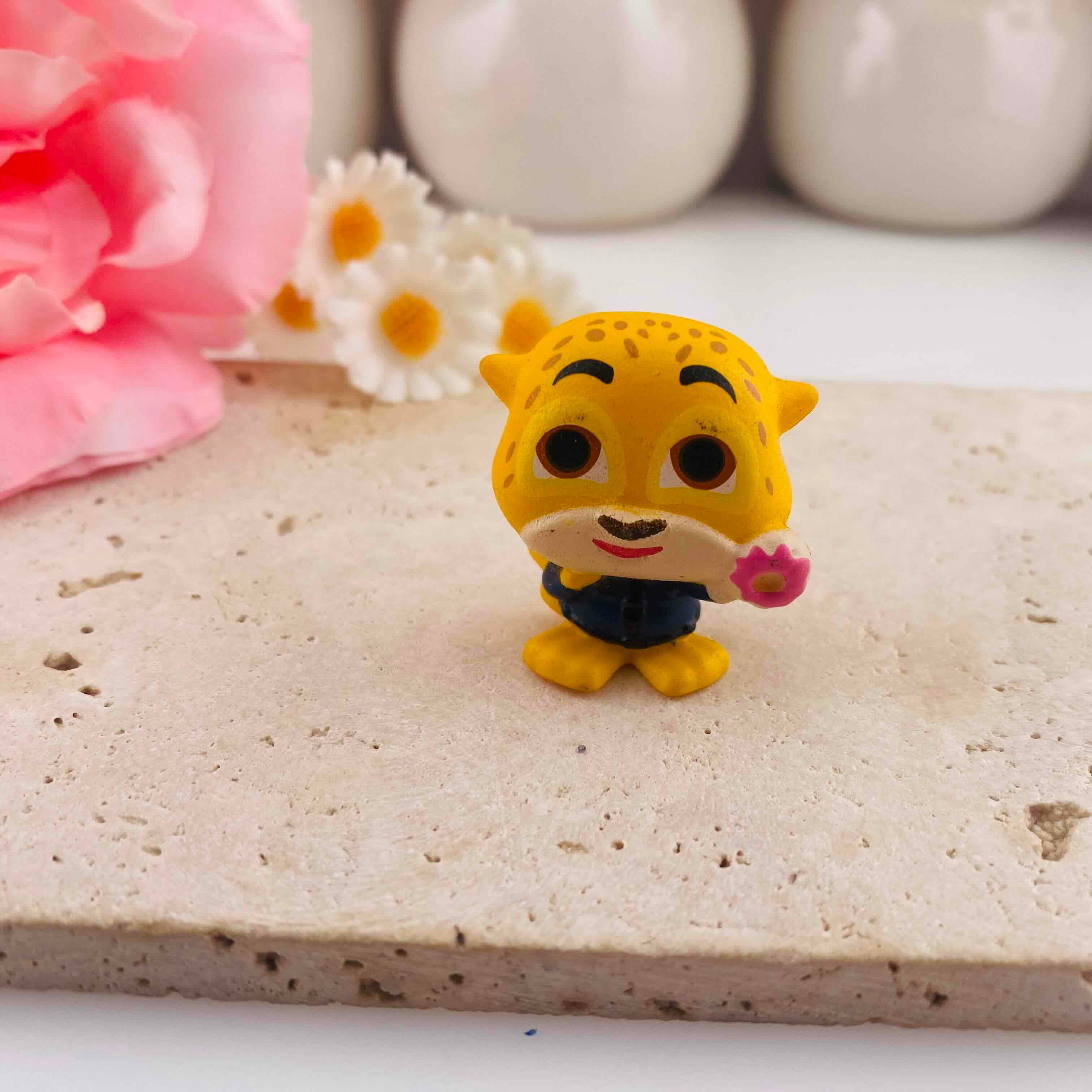 FS19881-About 25*30mm Clawhauser Cheetah Figurine